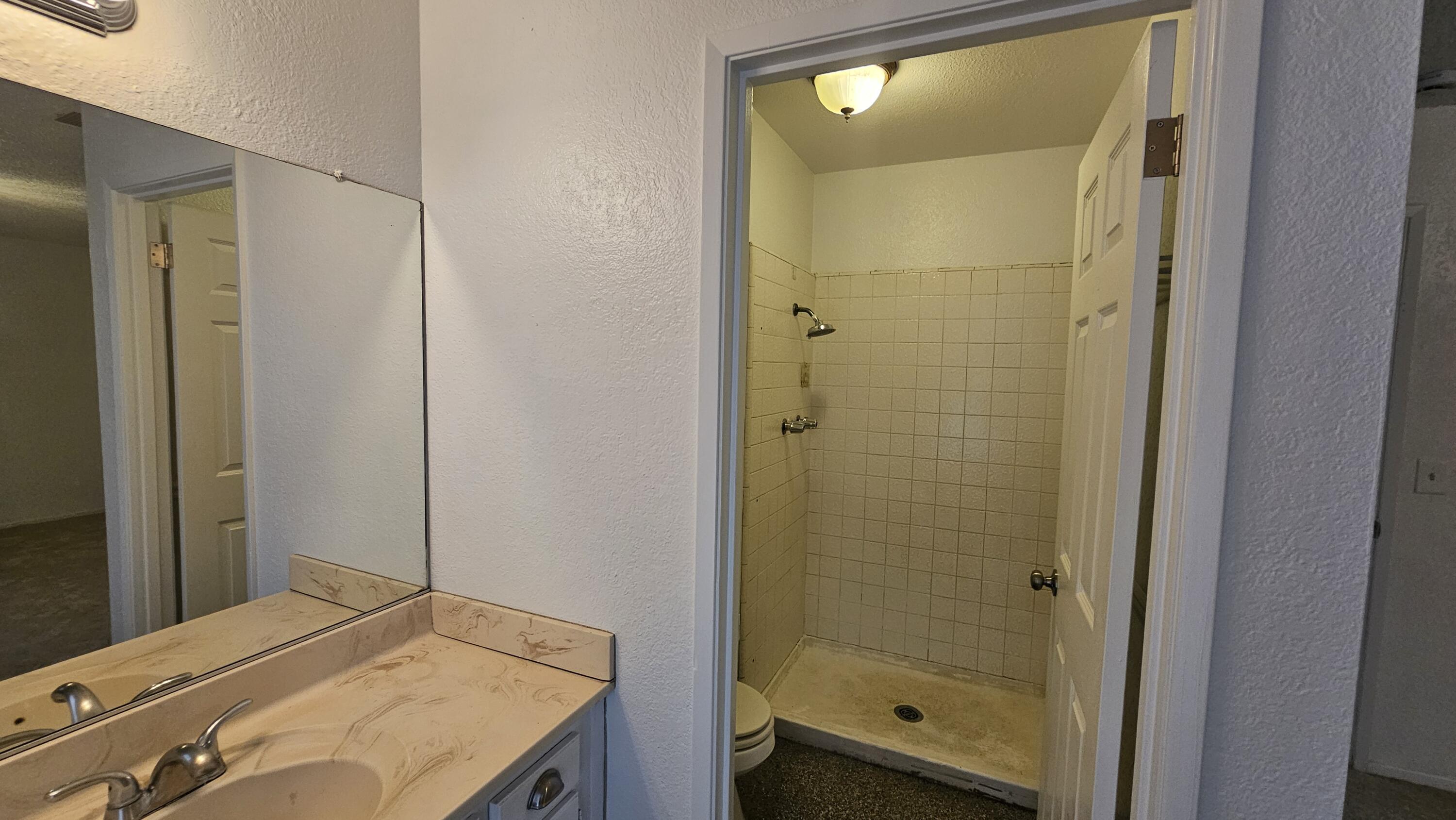 3211 S Vickie Ct, Visalia, CA 93277