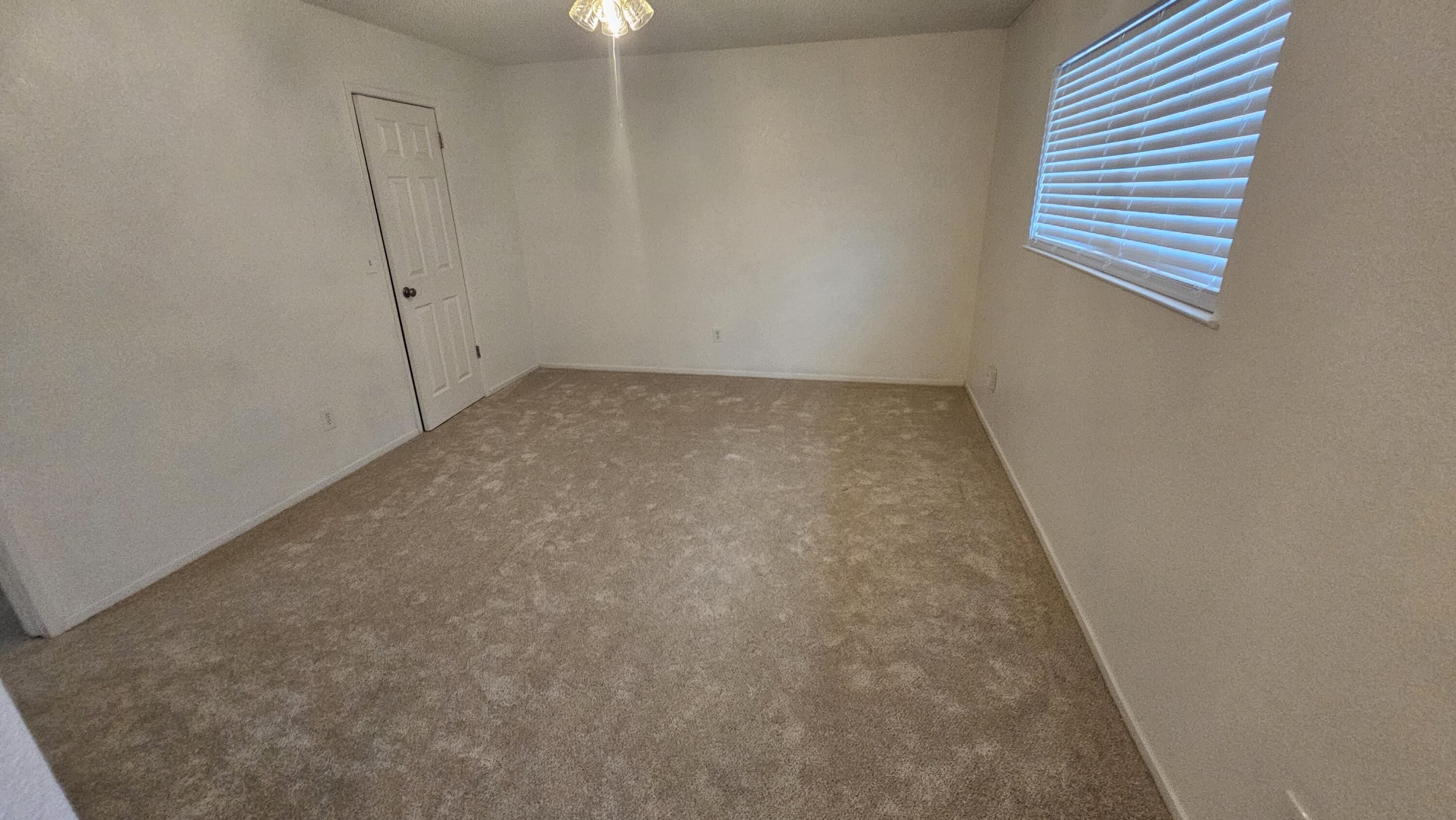 3211 S Vickie Ct, Visalia, CA 93277