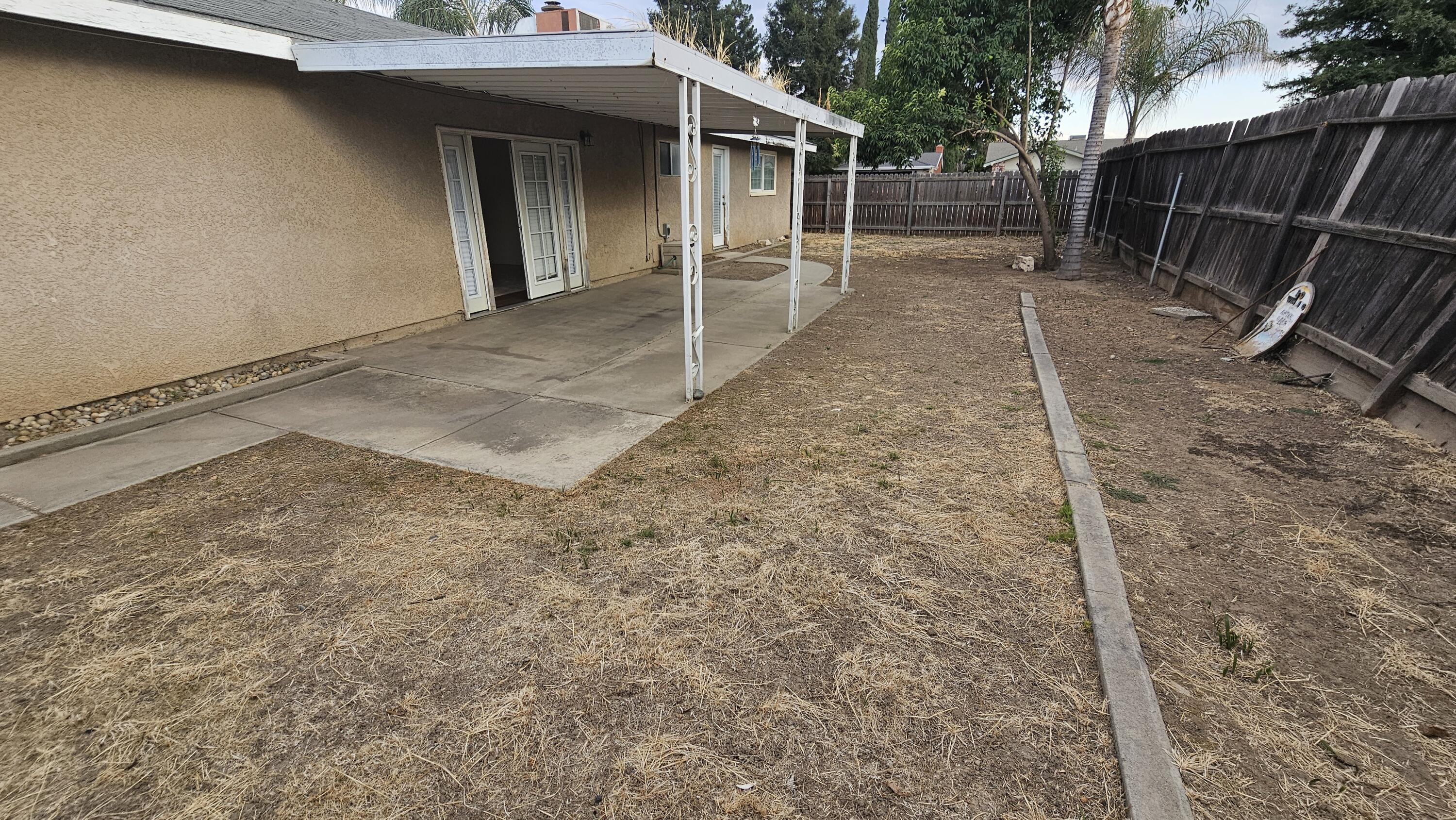 3211 S Vickie Ct, Visalia, CA 93277