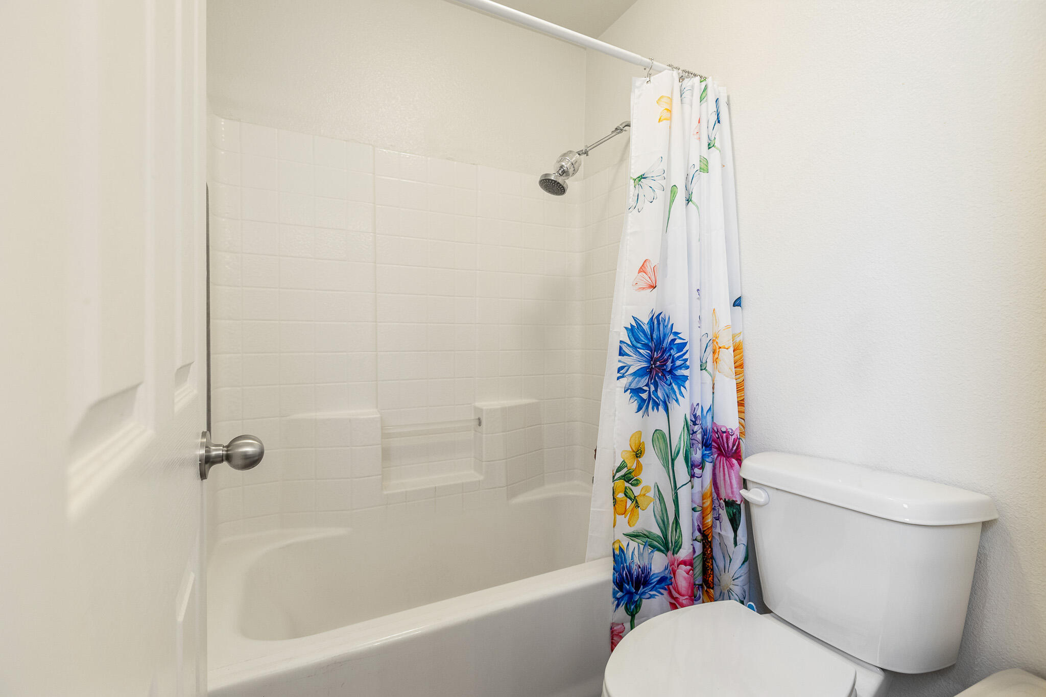 916 W Windsor Dr, Hanford, CA 93230