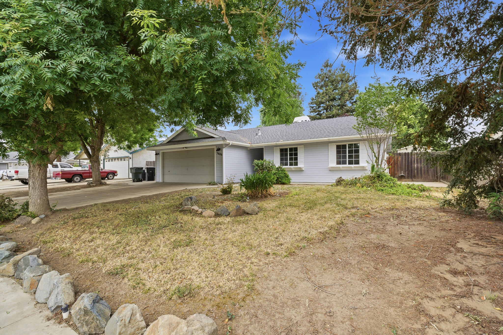 3626 S Chatham Ct, Visalia, CA 93277