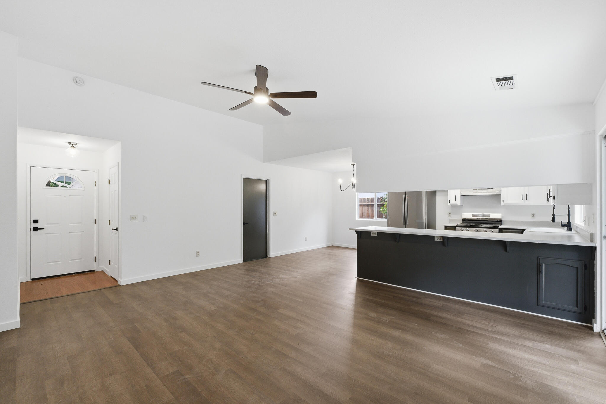 3626 S Chatham Ct, Visalia, CA 93277