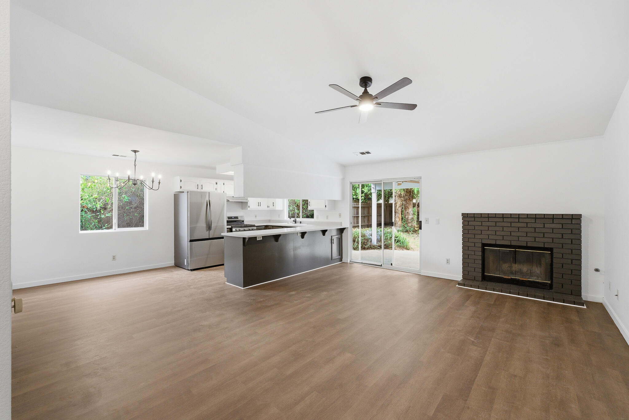 3626 S Chatham Ct, Visalia, CA 93277