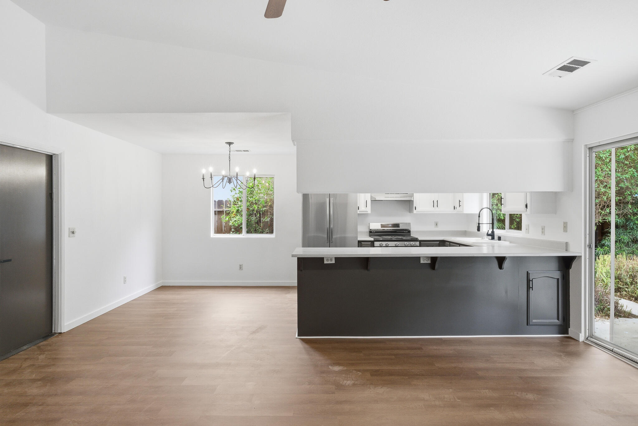 3626 S Chatham Ct, Visalia, CA 93277