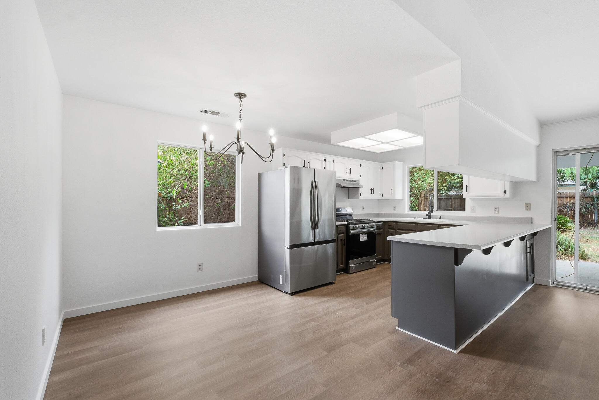 3626 S Chatham Ct, Visalia, CA 93277