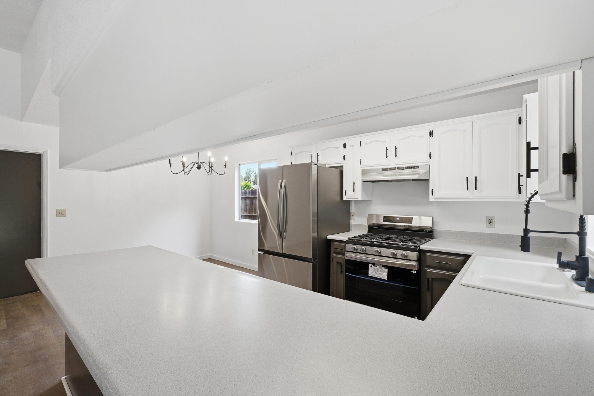 3626 S Chatham Ct, Visalia, CA 93277