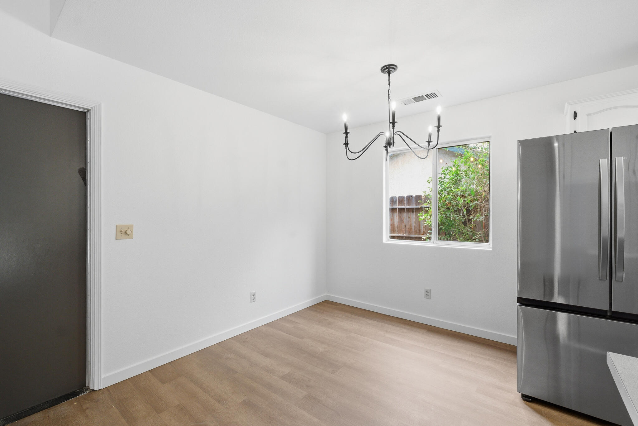 3626 S Chatham Ct, Visalia, CA 93277