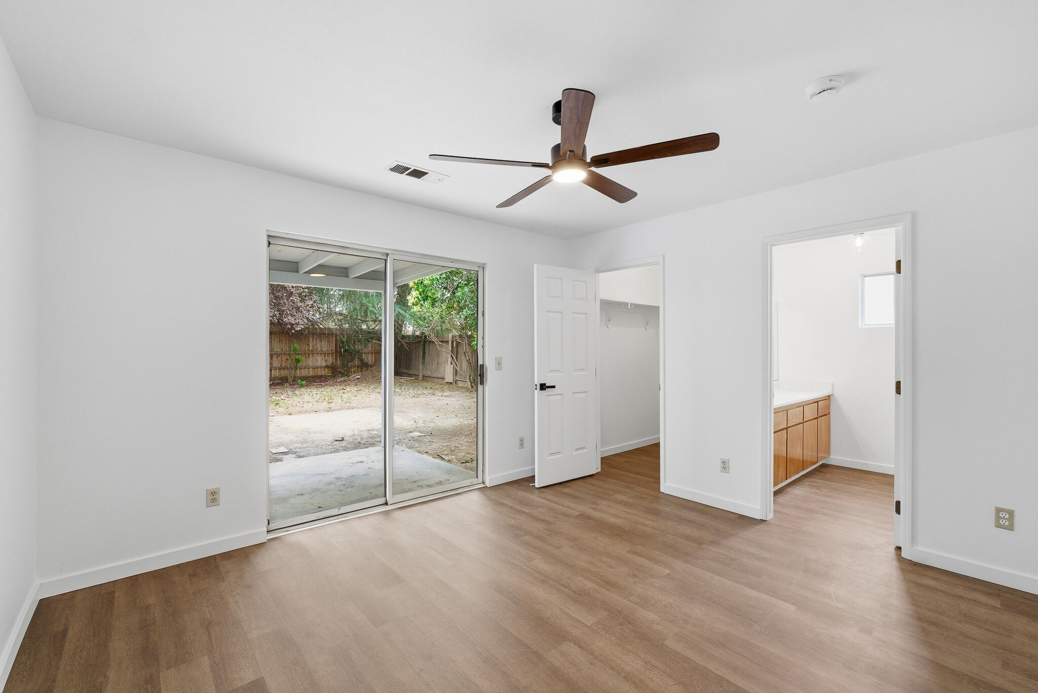 3626 S Chatham Ct, Visalia, CA 93277