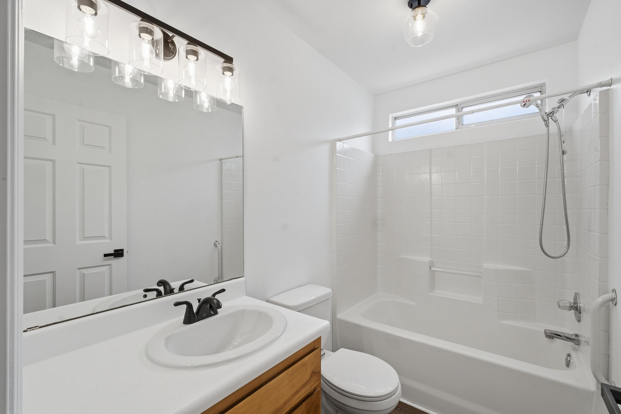 3626 S Chatham Ct, Visalia, CA 93277