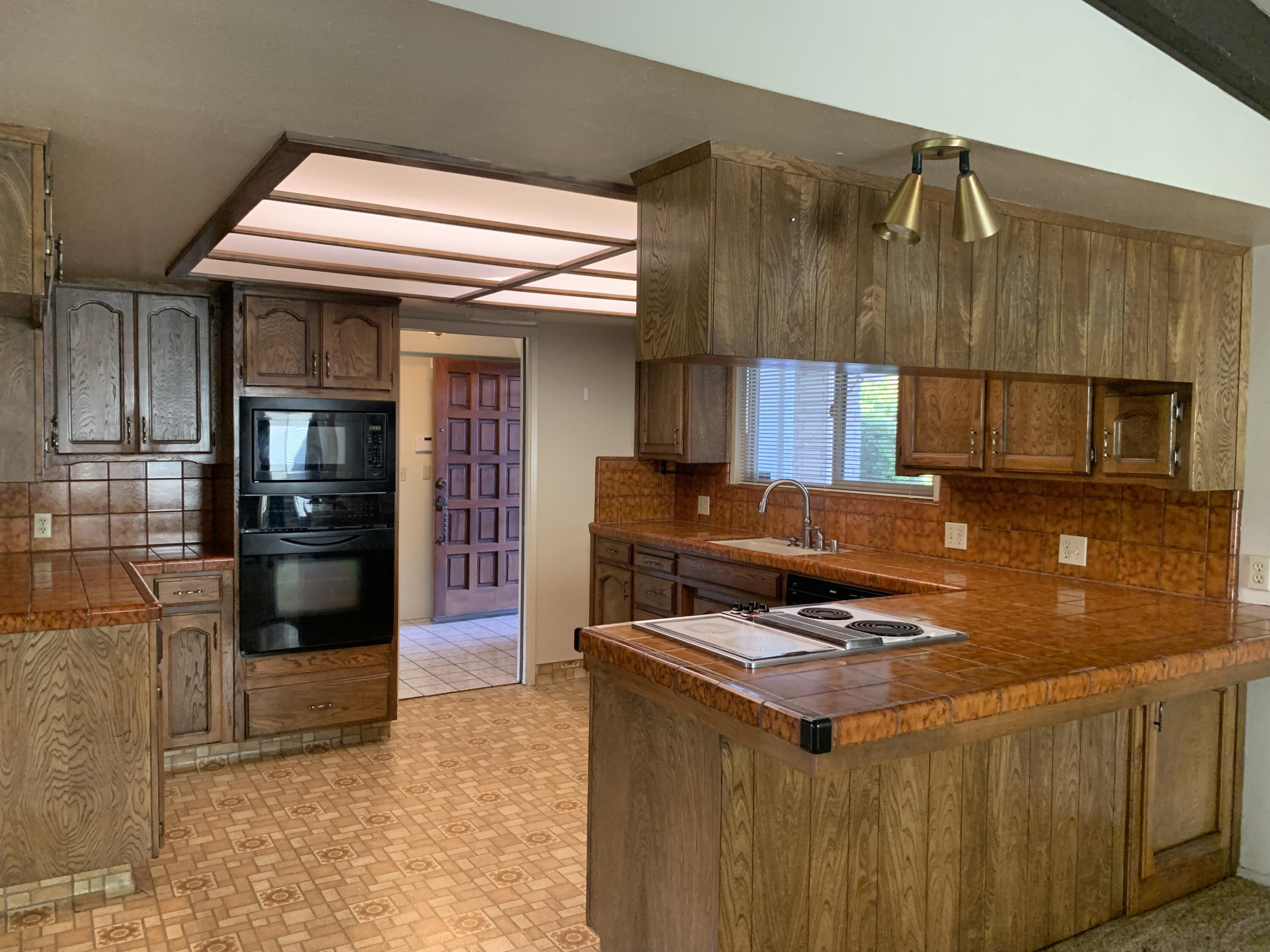 1540 Nancy Cir, Porterville, CA 93257