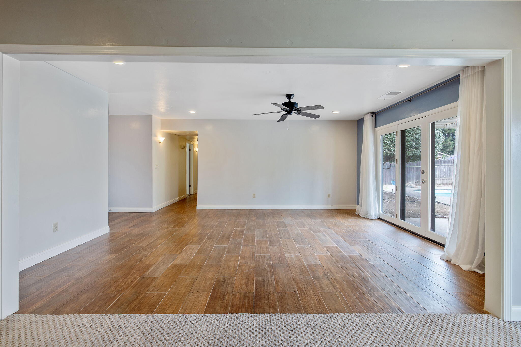 3142 W Sunnyside Ct, Visalia, CA 93277