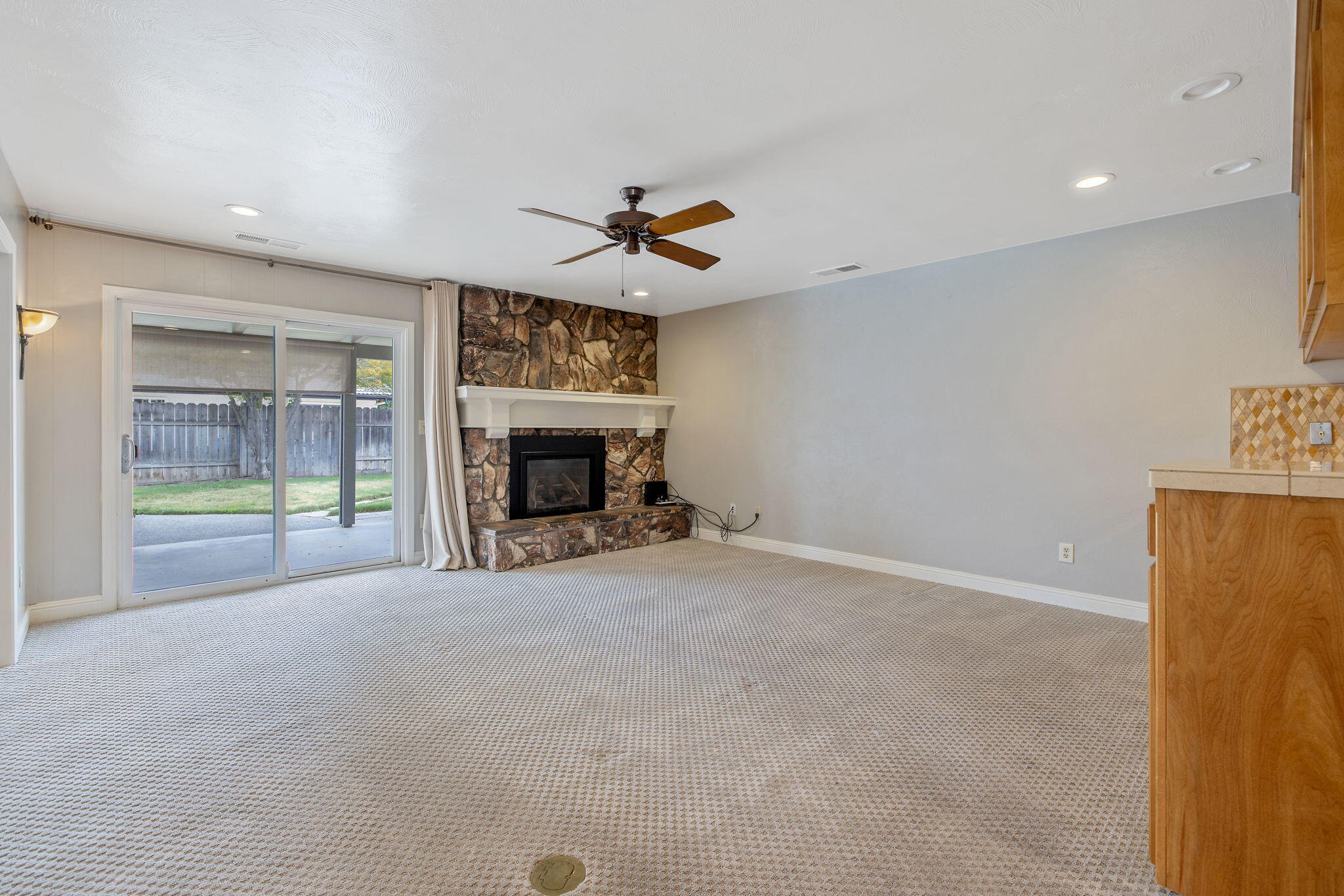 3142 W Sunnyside Ct, Visalia, CA 93277