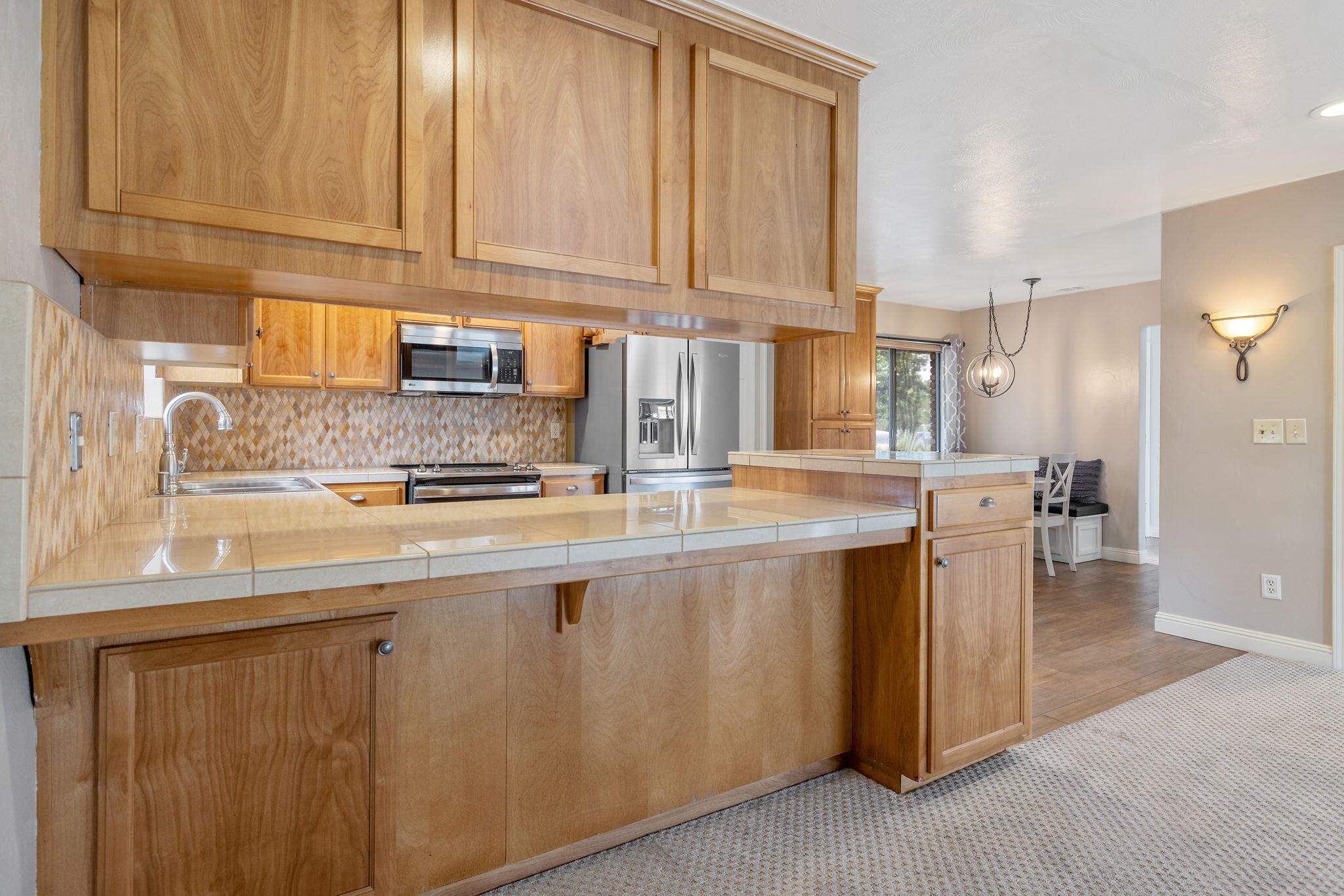 3142 W Sunnyside Ct, Visalia, CA 93277