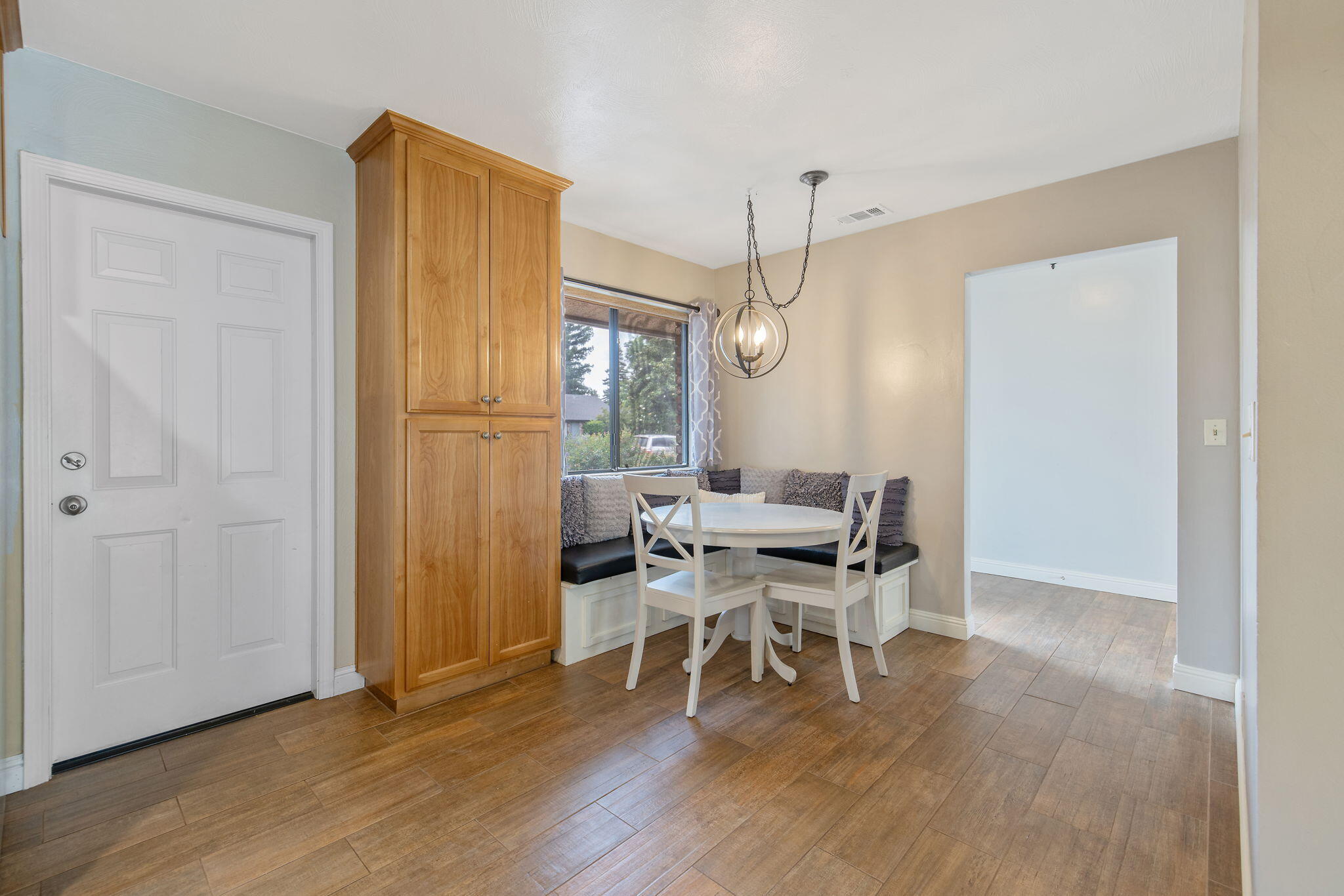 3142 W Sunnyside Ct, Visalia, CA 93277
