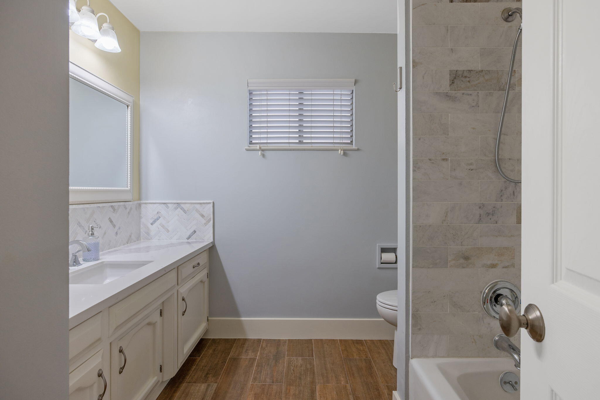 3142 W Sunnyside Ct, Visalia, CA 93277