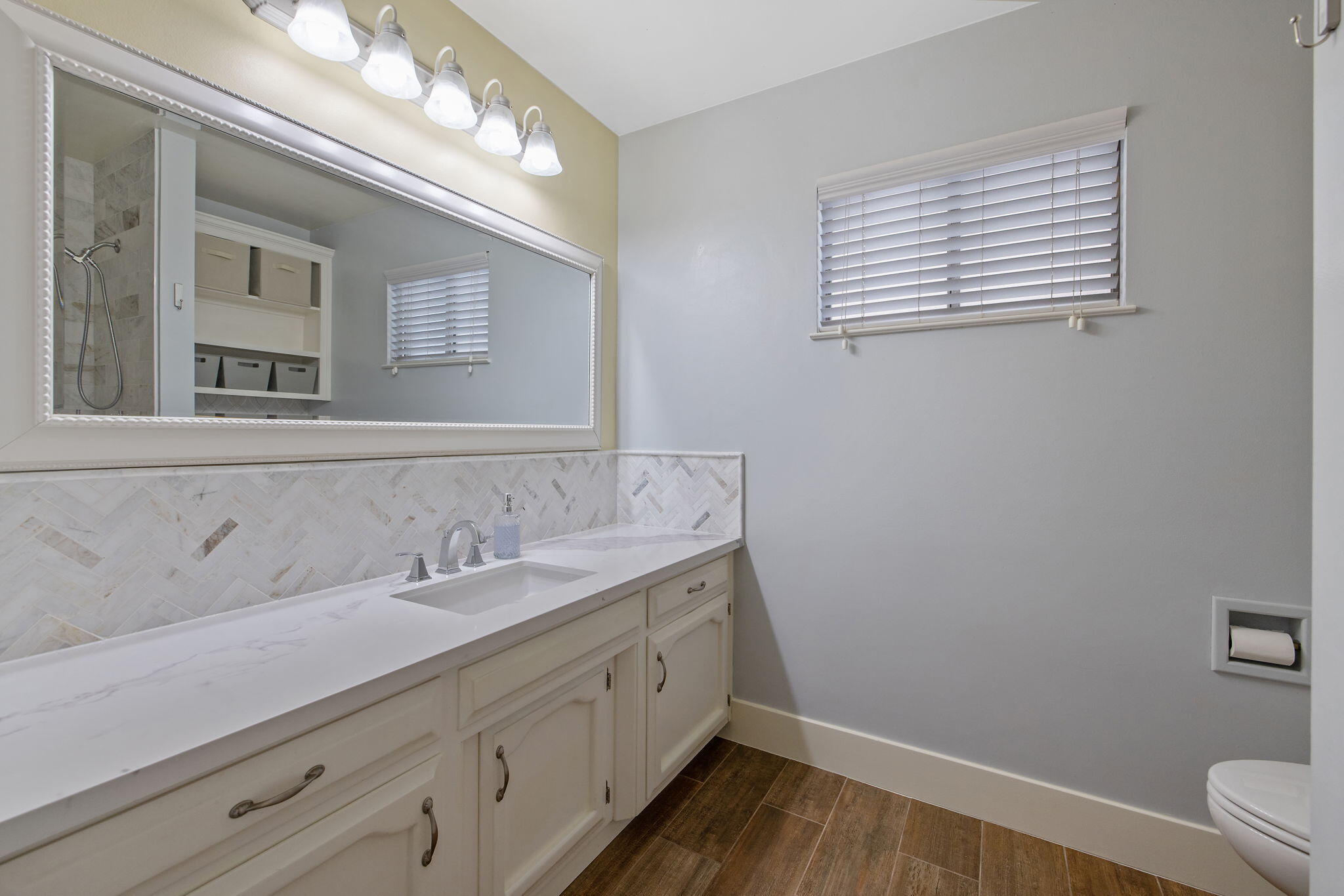 3142 W Sunnyside Ct, Visalia, CA 93277