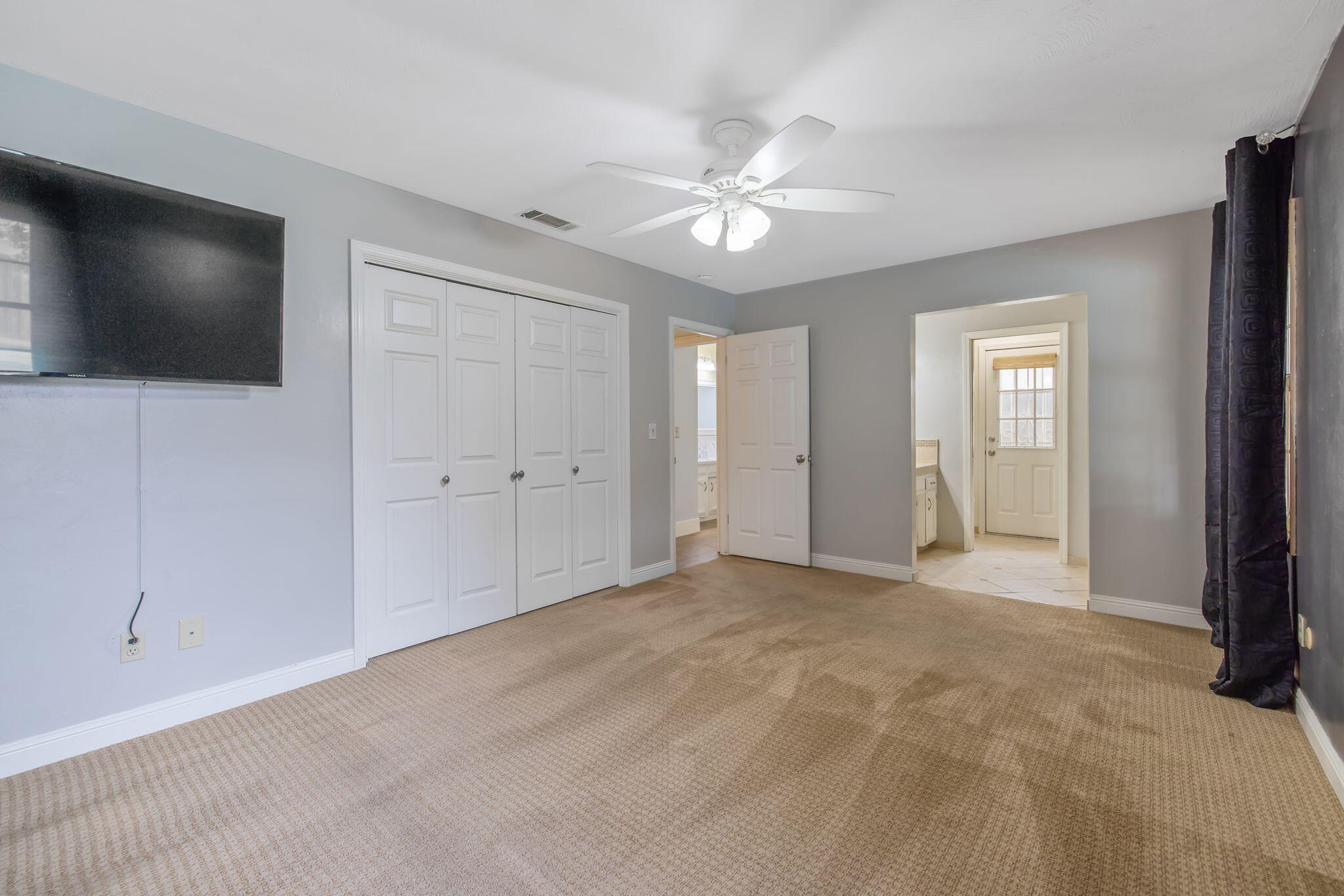 3142 W Sunnyside Ct, Visalia, CA 93277