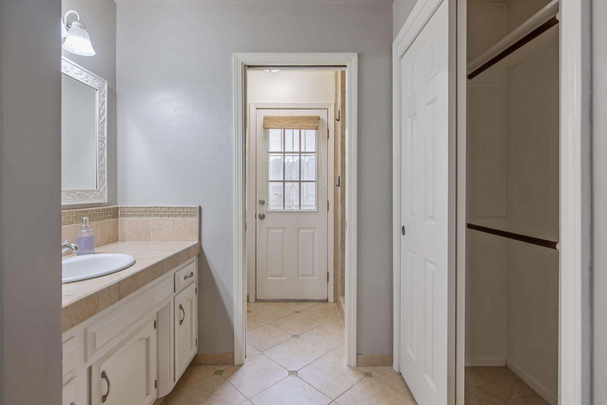 3142 W Sunnyside Ct, Visalia, CA 93277