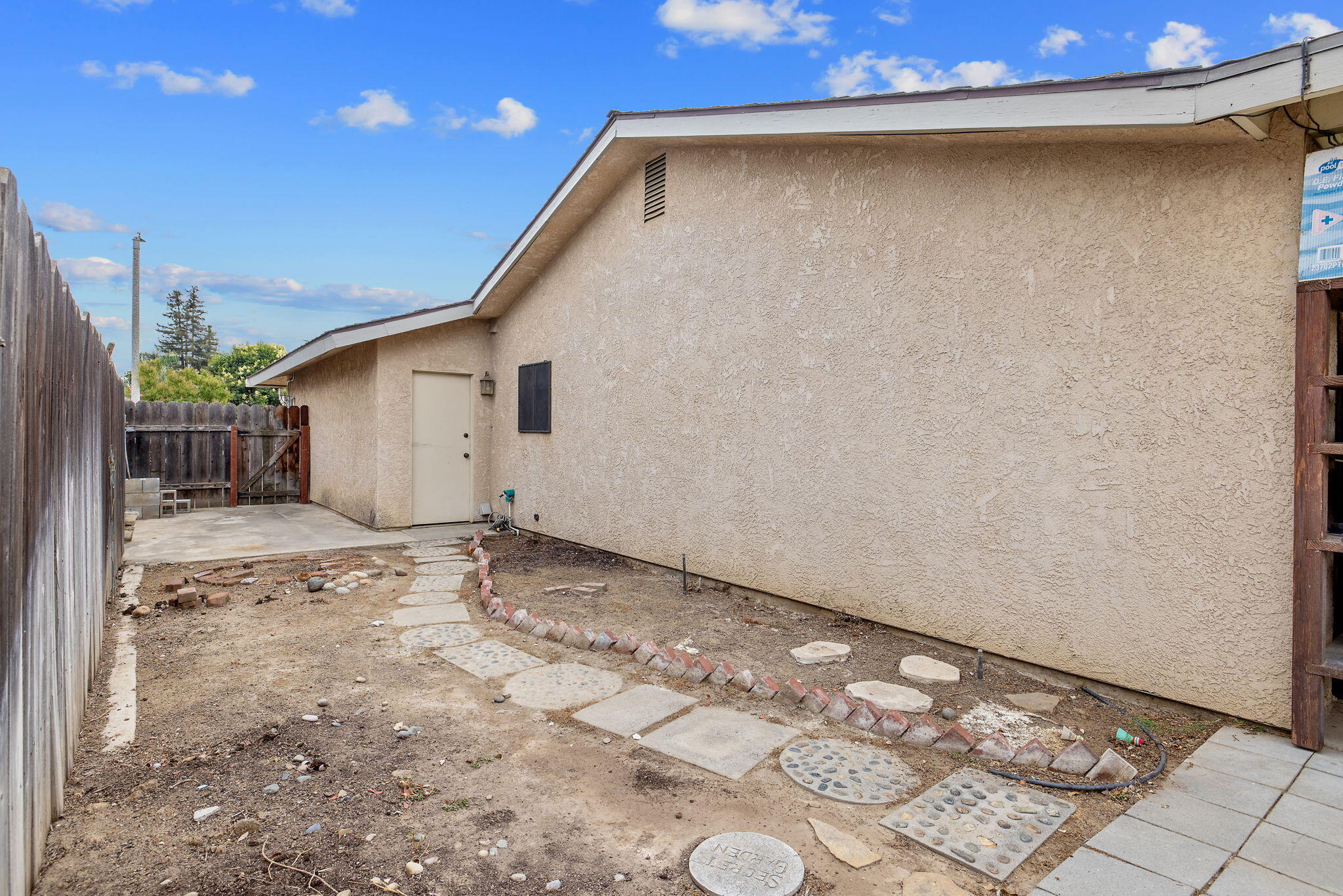 3142 W Sunnyside Ct, Visalia, CA 93277