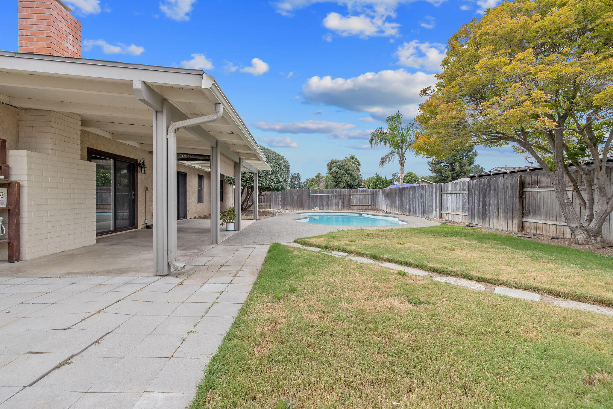 3142 W Sunnyside Ct, Visalia, CA 93277