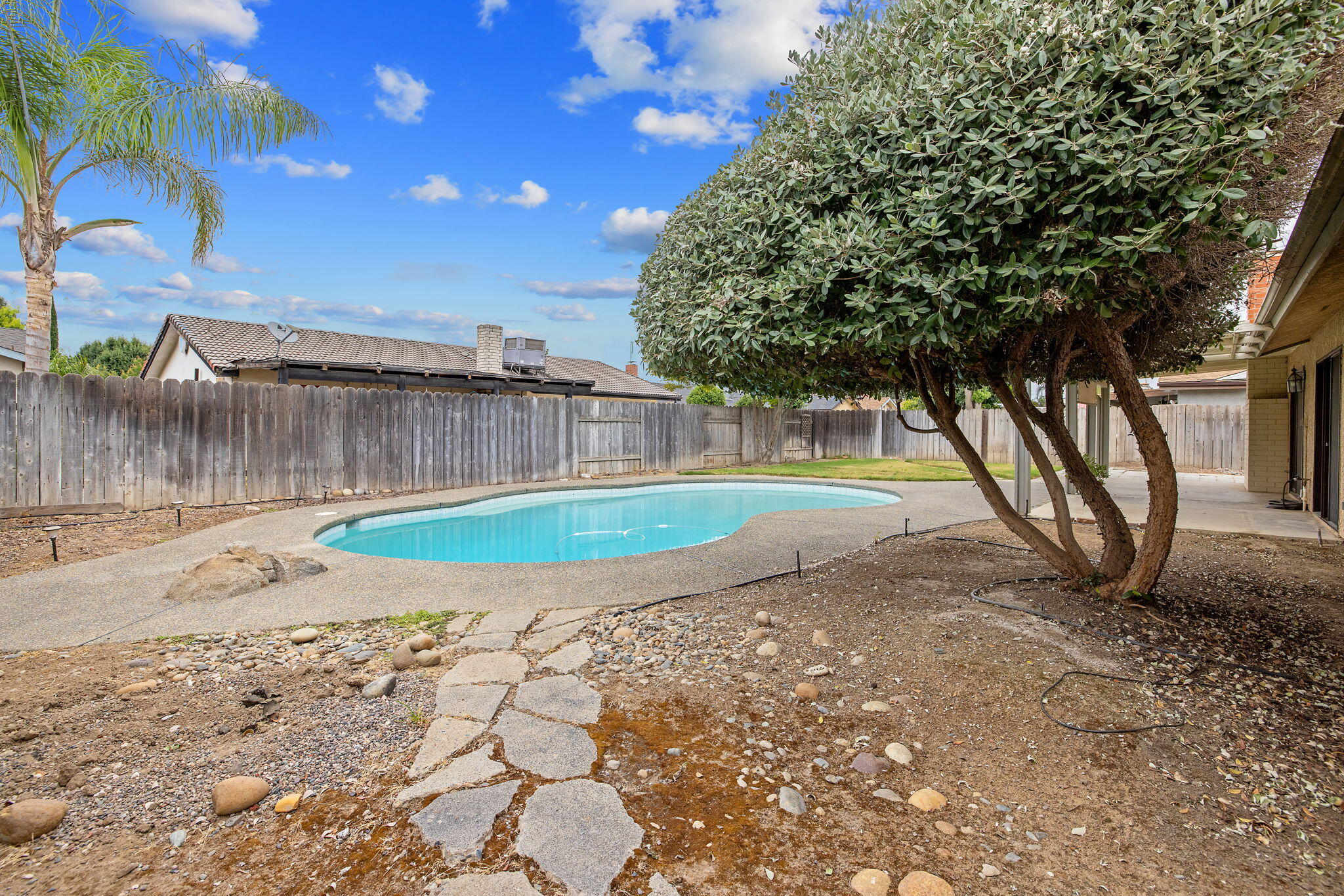 3142 W Sunnyside Ct, Visalia, CA 93277