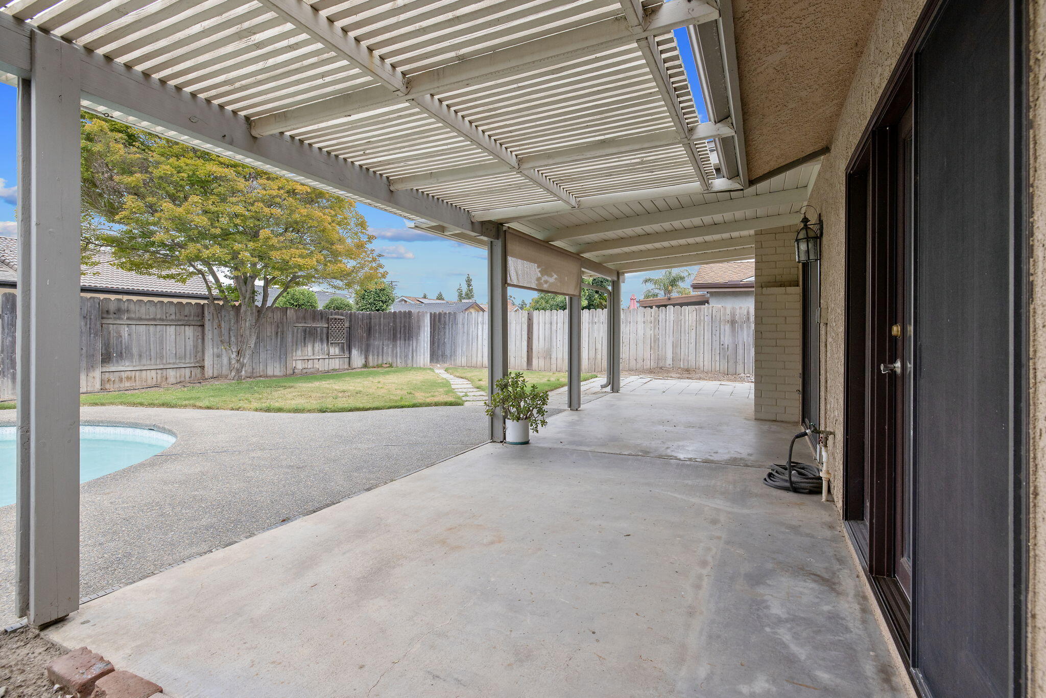 3142 W Sunnyside Ct, Visalia, CA 93277