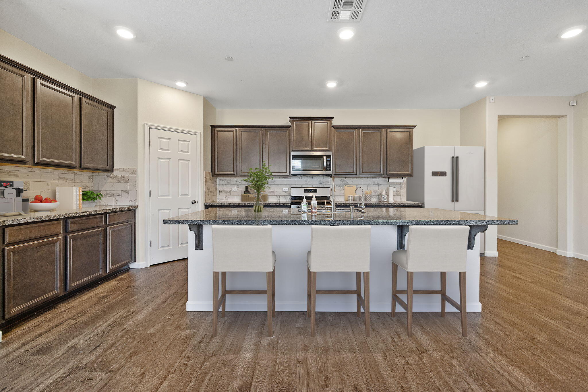 3518 E Laura Ct, Visalia, CA 93292