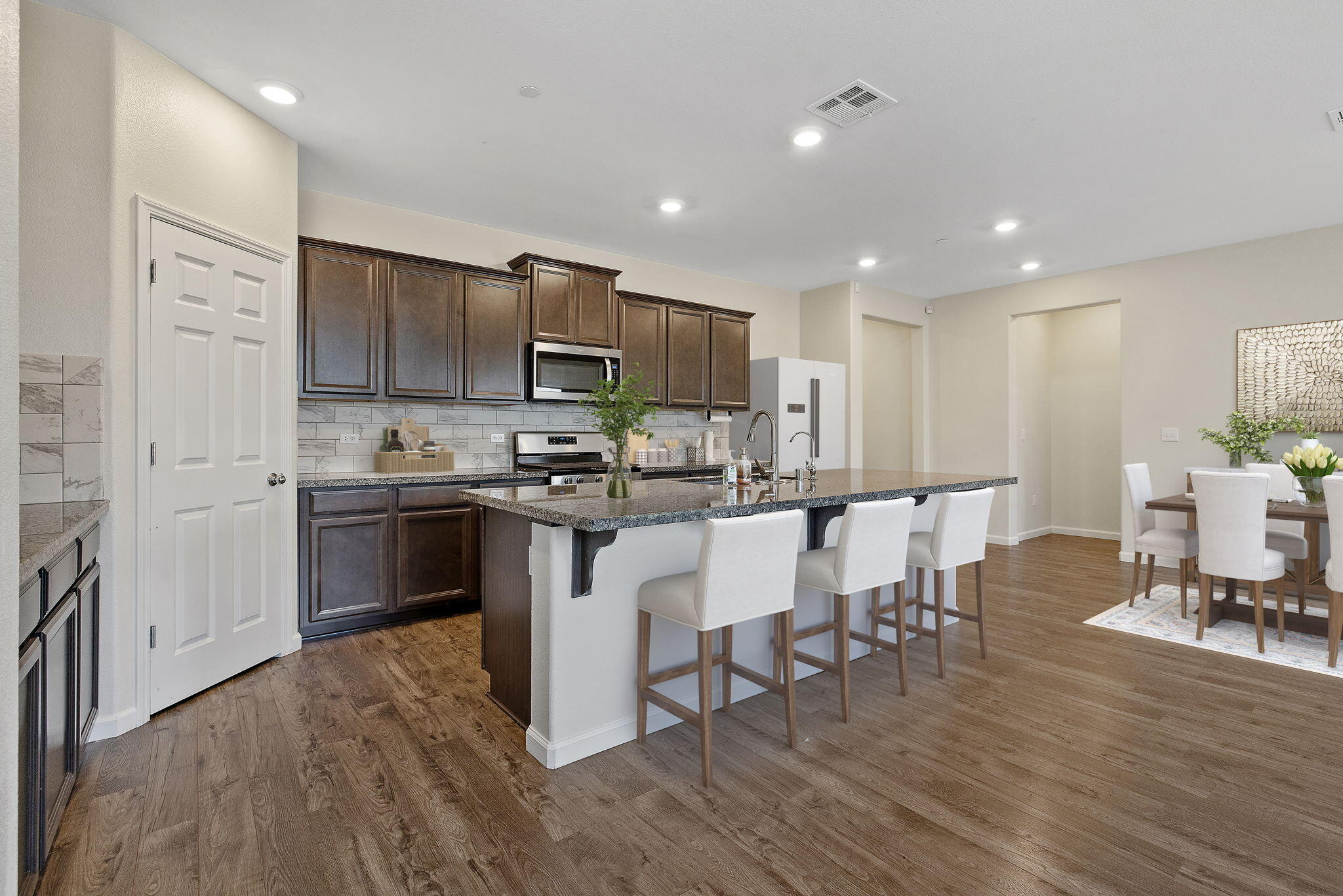 3518 E Laura Ct, Visalia, CA 93292