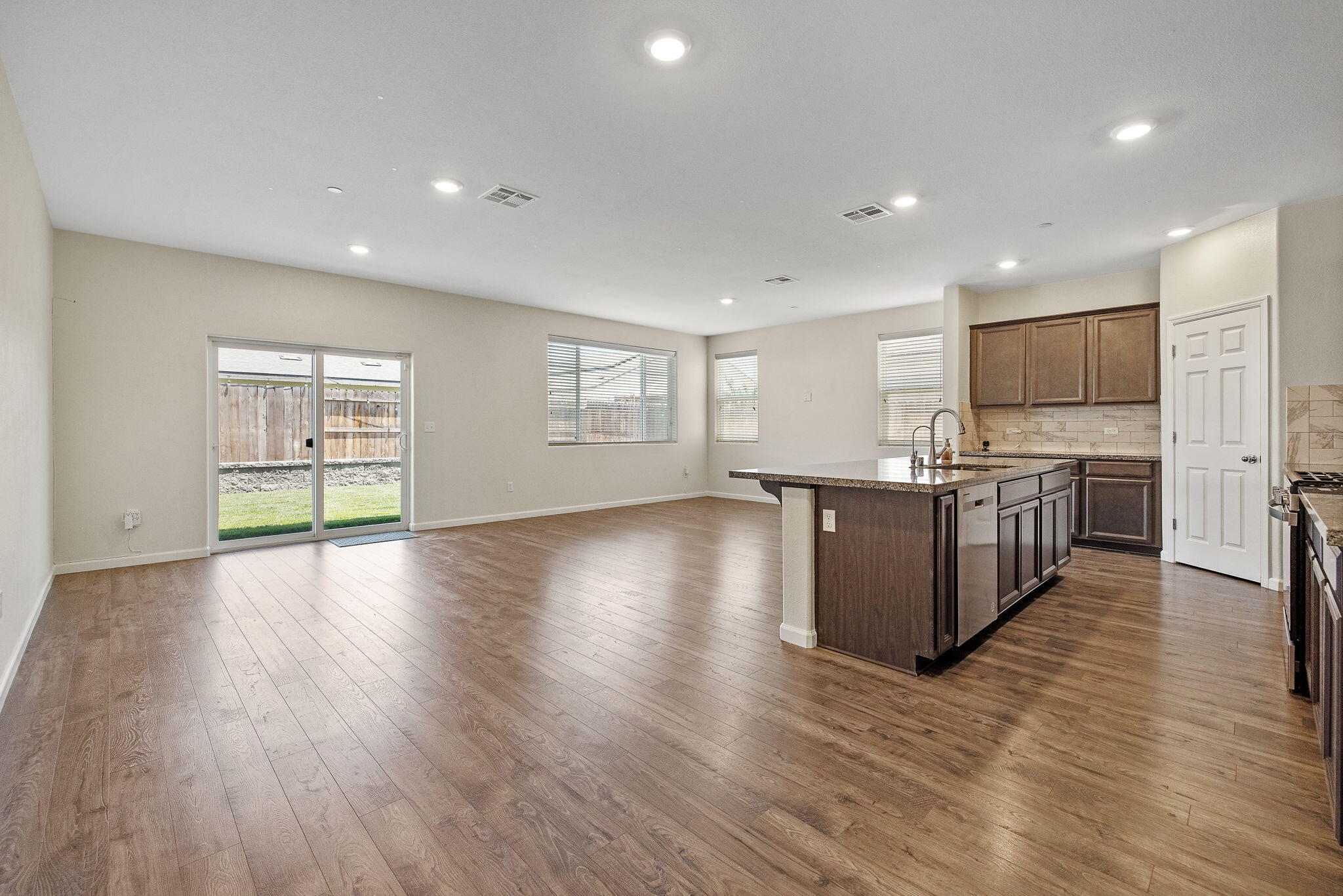 3518 E Laura Ct, Visalia, CA 93292