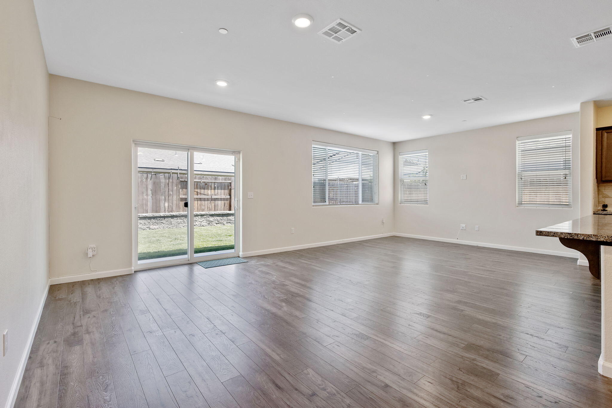 3518 E Laura Ct, Visalia, CA 93292