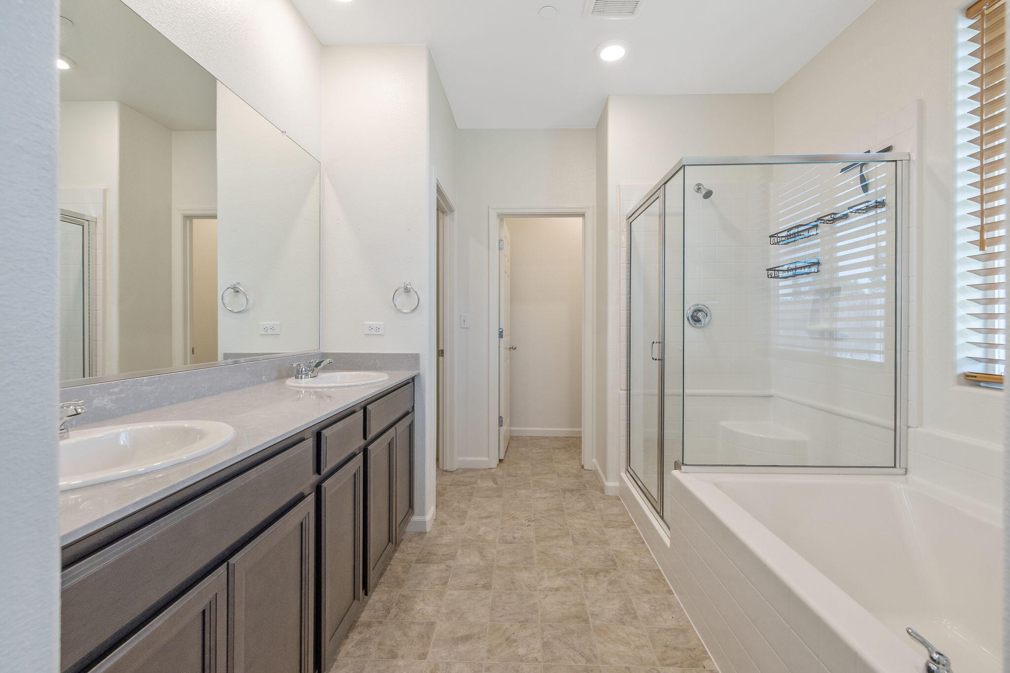 3518 E Laura Ct, Visalia, CA 93292