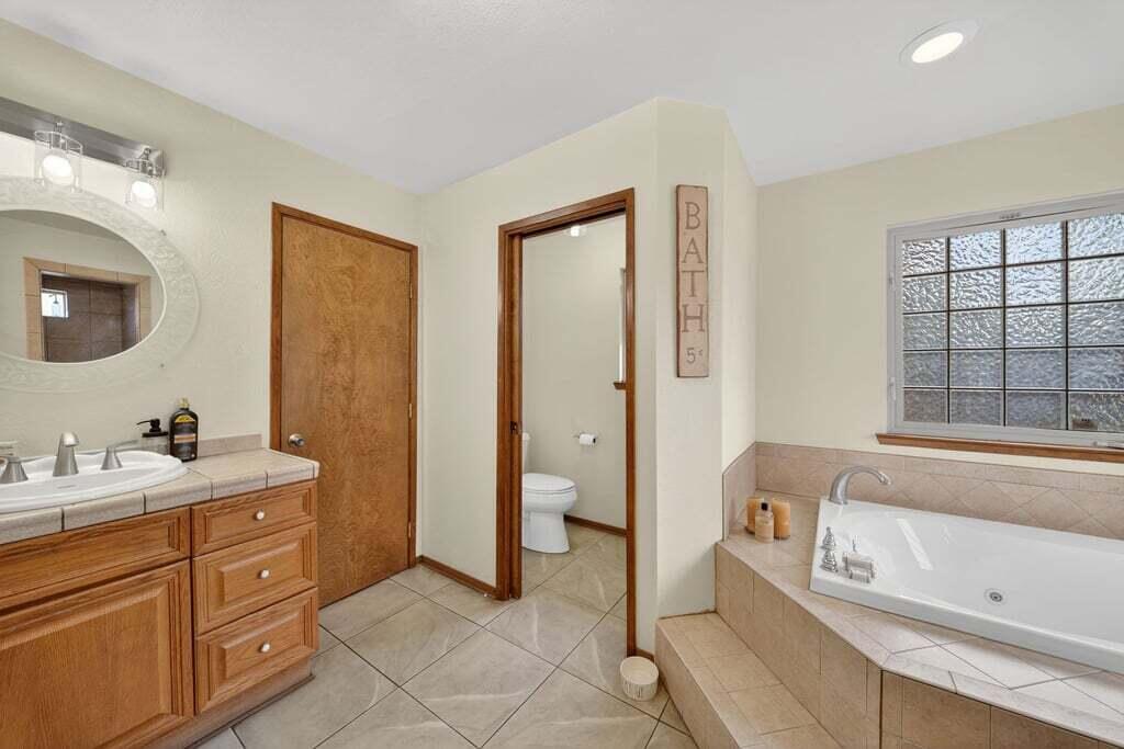 900 N Vista St, Visalia, CA 93292