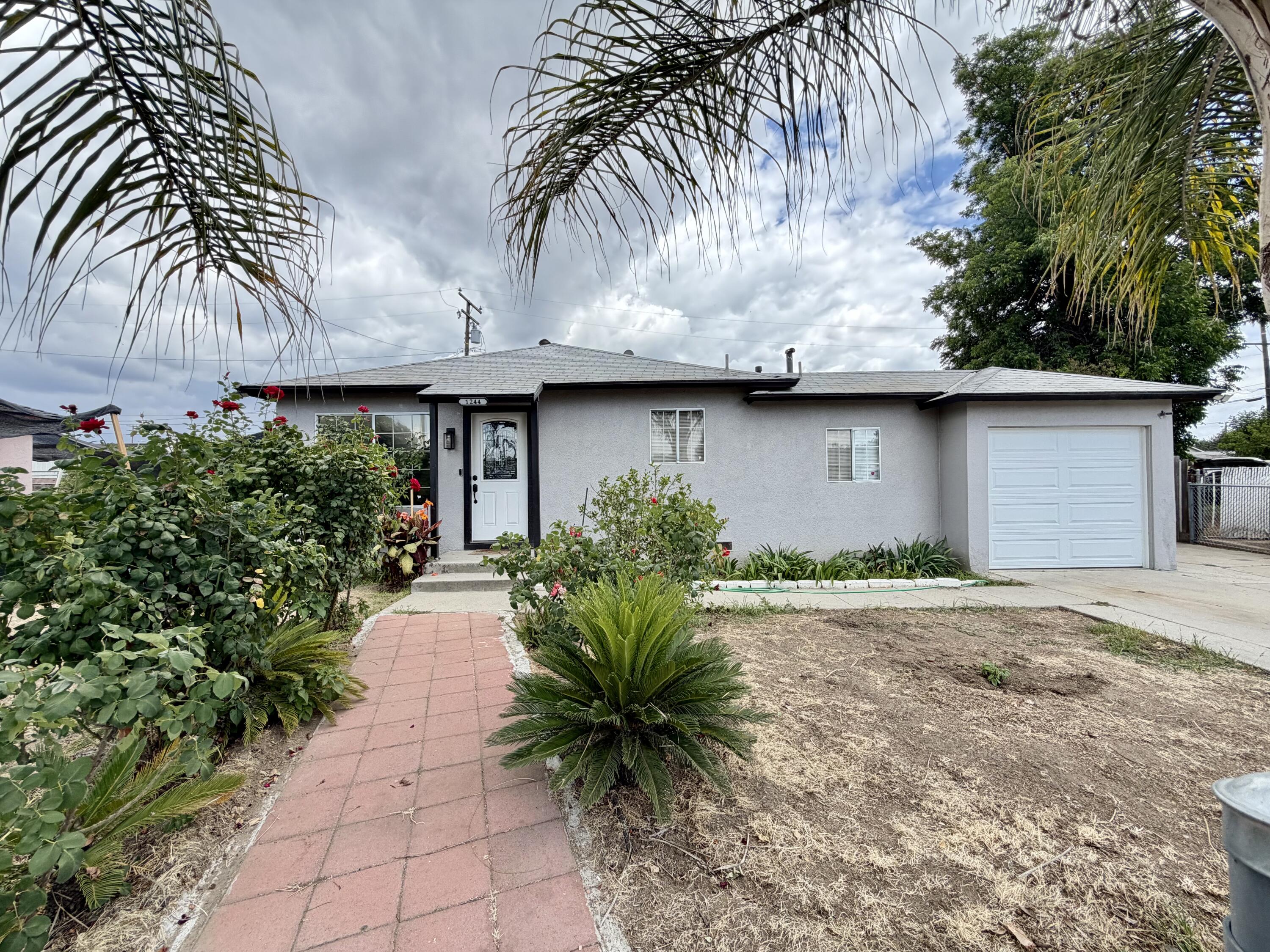 1244 N Central St, Visalia, CA 93291