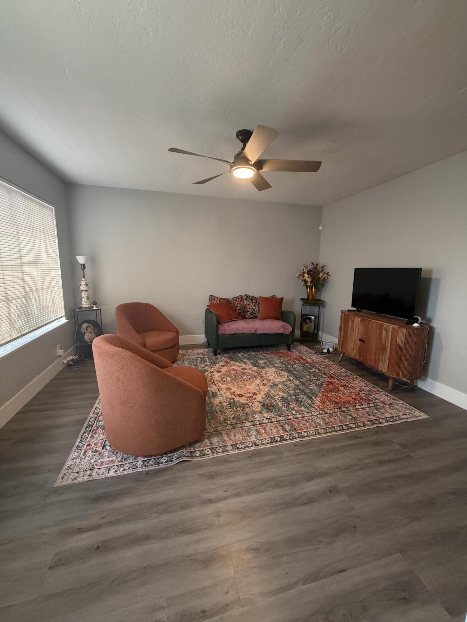 1244 N Central St, Visalia, CA 93291