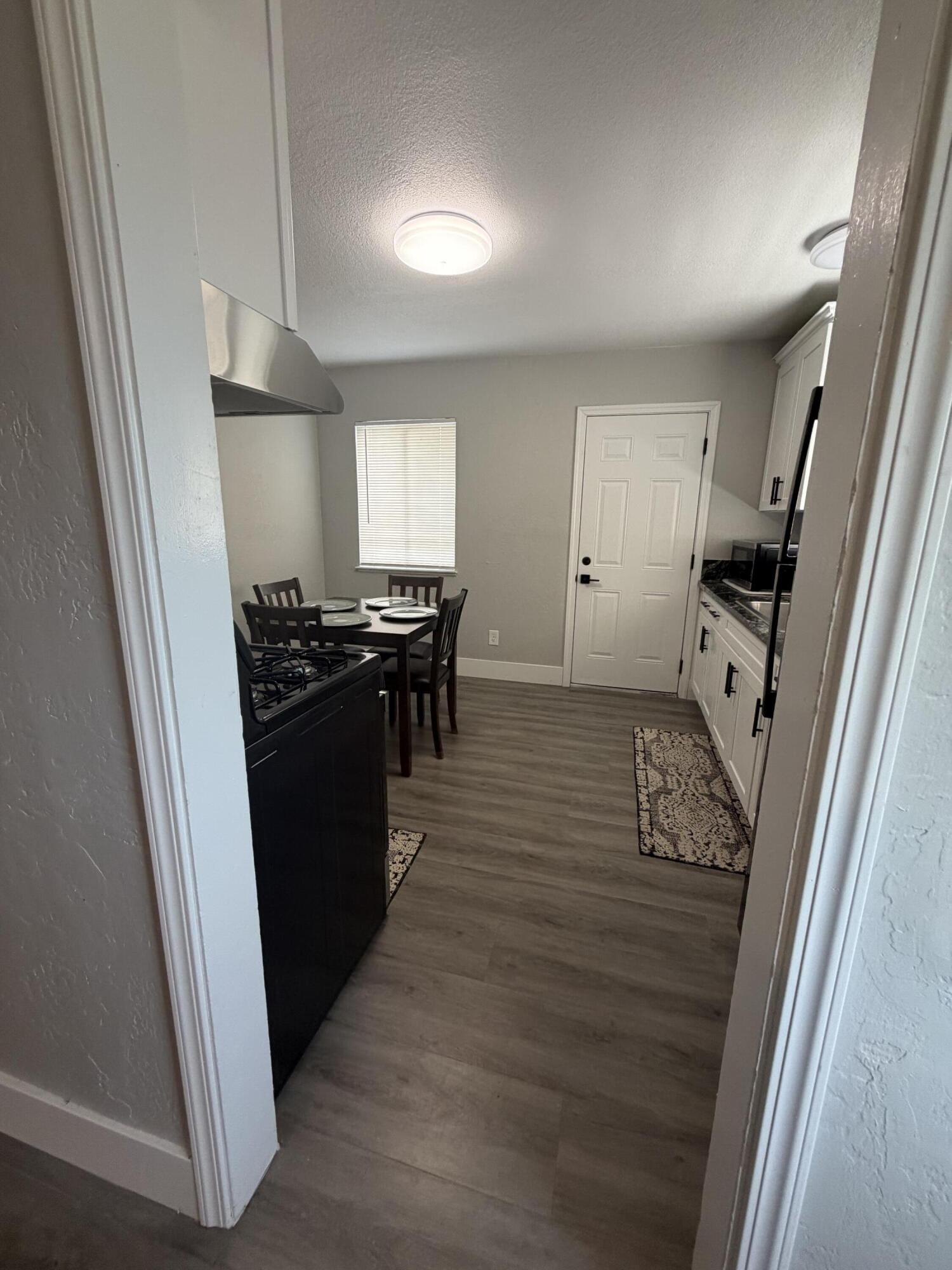 1244 N Central St, Visalia, CA 93291