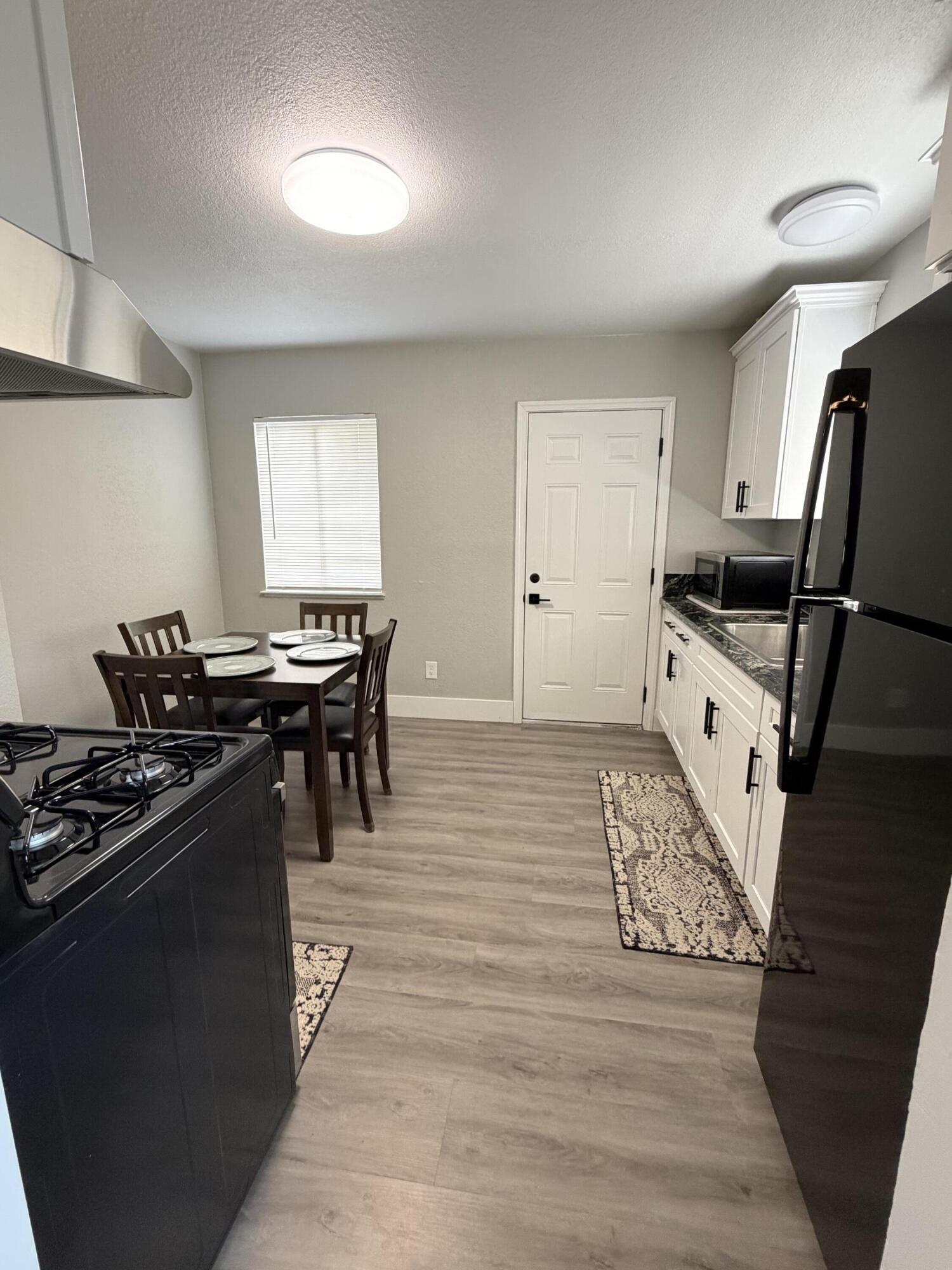 1244 N Central St, Visalia, CA 93291