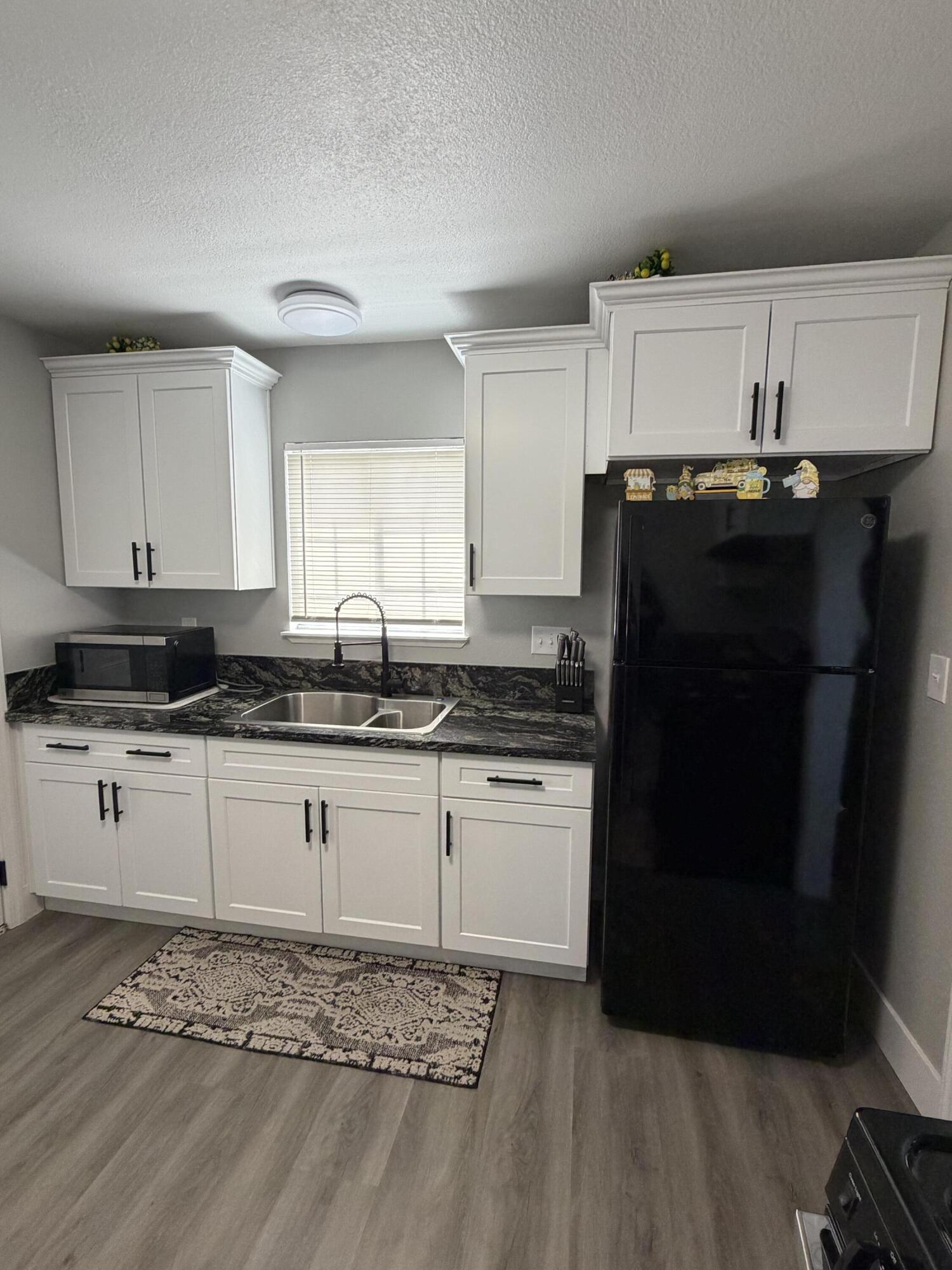 1244 N Central St, Visalia, CA 93291
