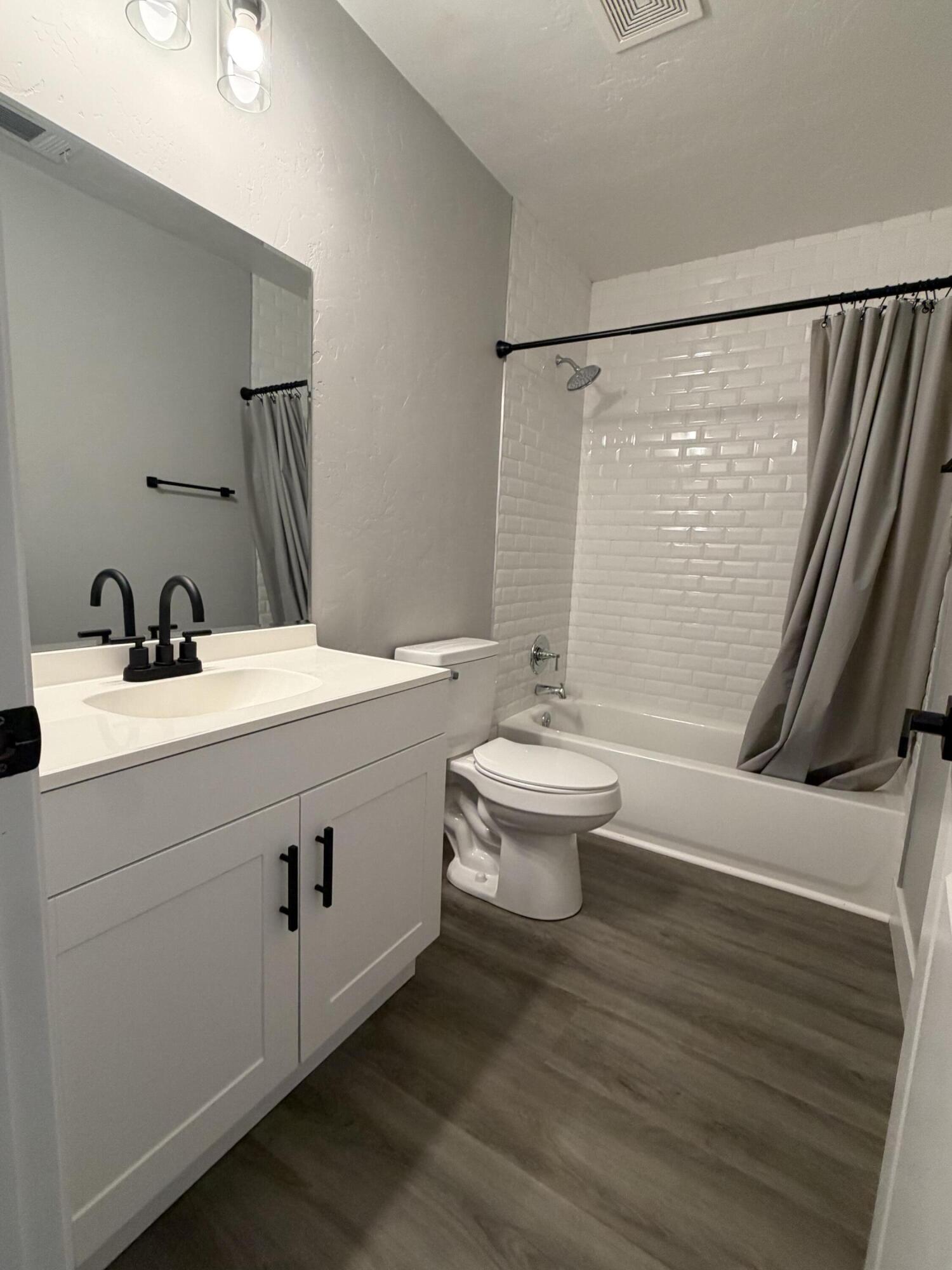 1244 N Central St, Visalia, CA 93291