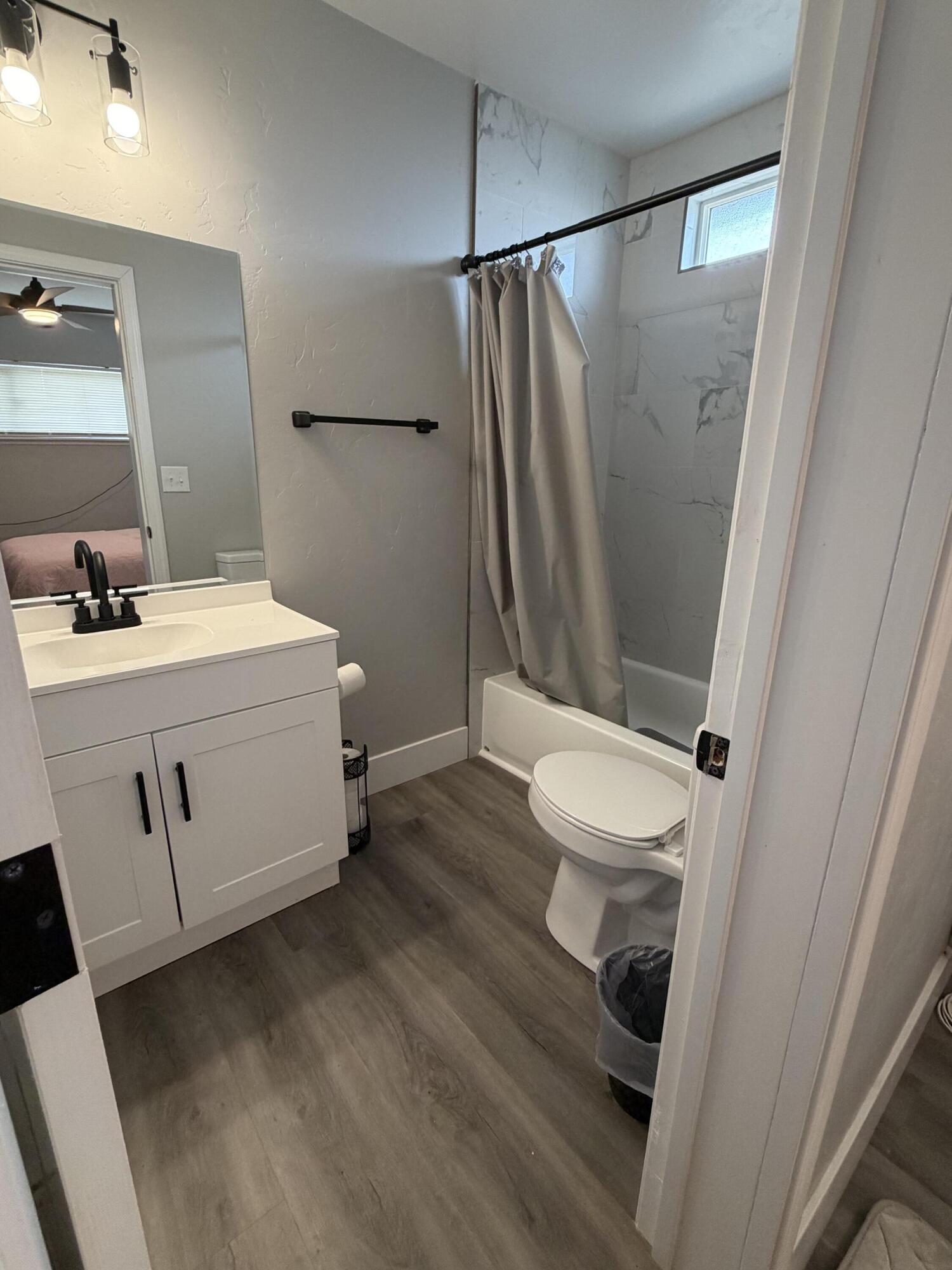 1244 N Central St, Visalia, CA 93291