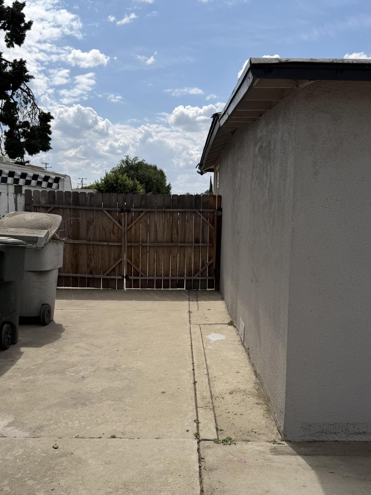 1244 N Central St, Visalia, CA 93291