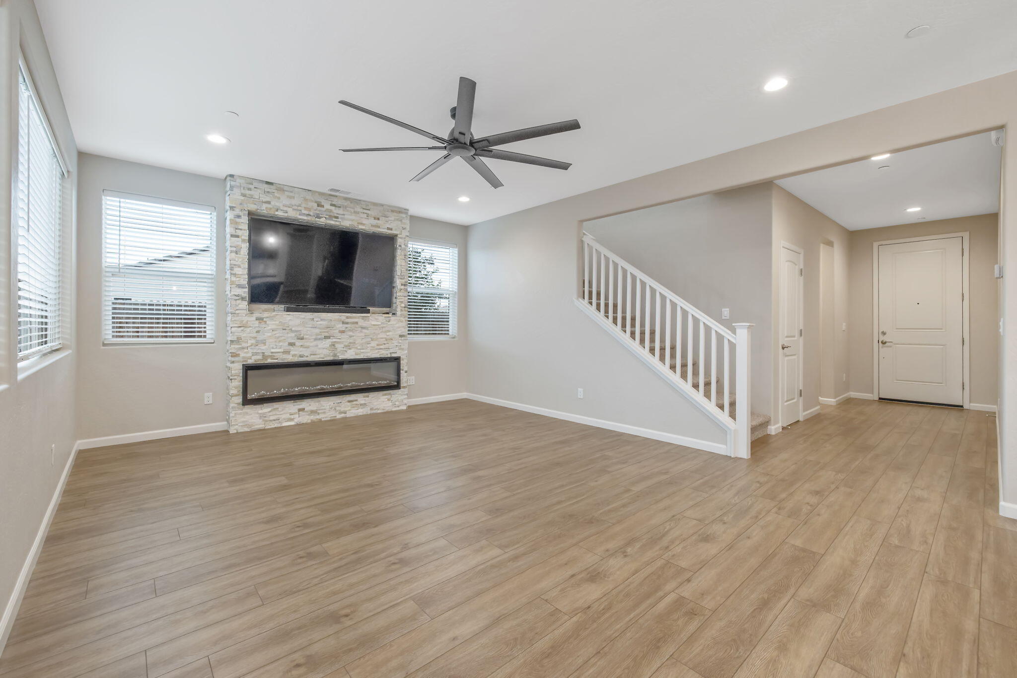 2802 Sand Hills Ave, Tulare, CA 93274