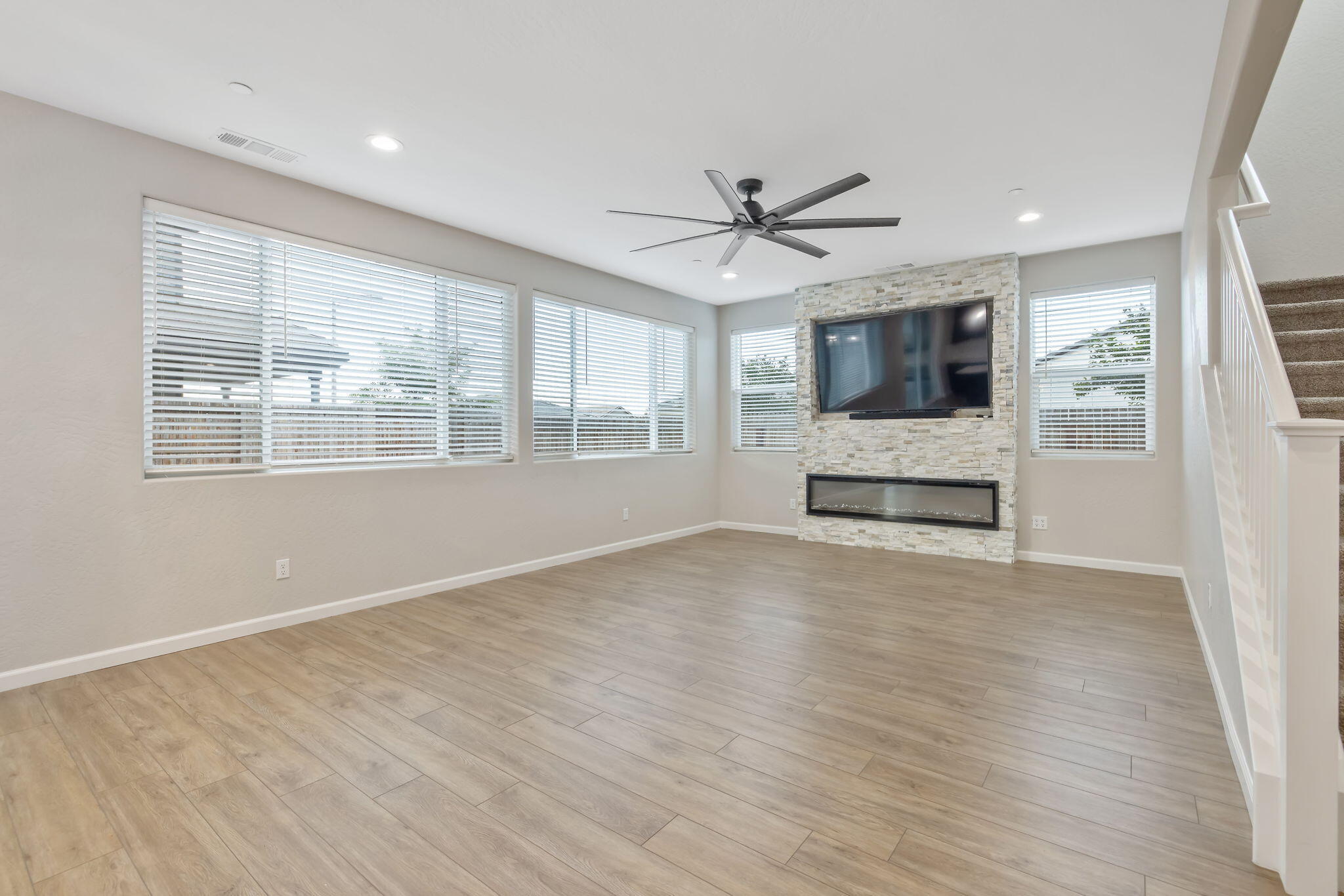 2802 Sand Hills Ave, Tulare, CA 93274