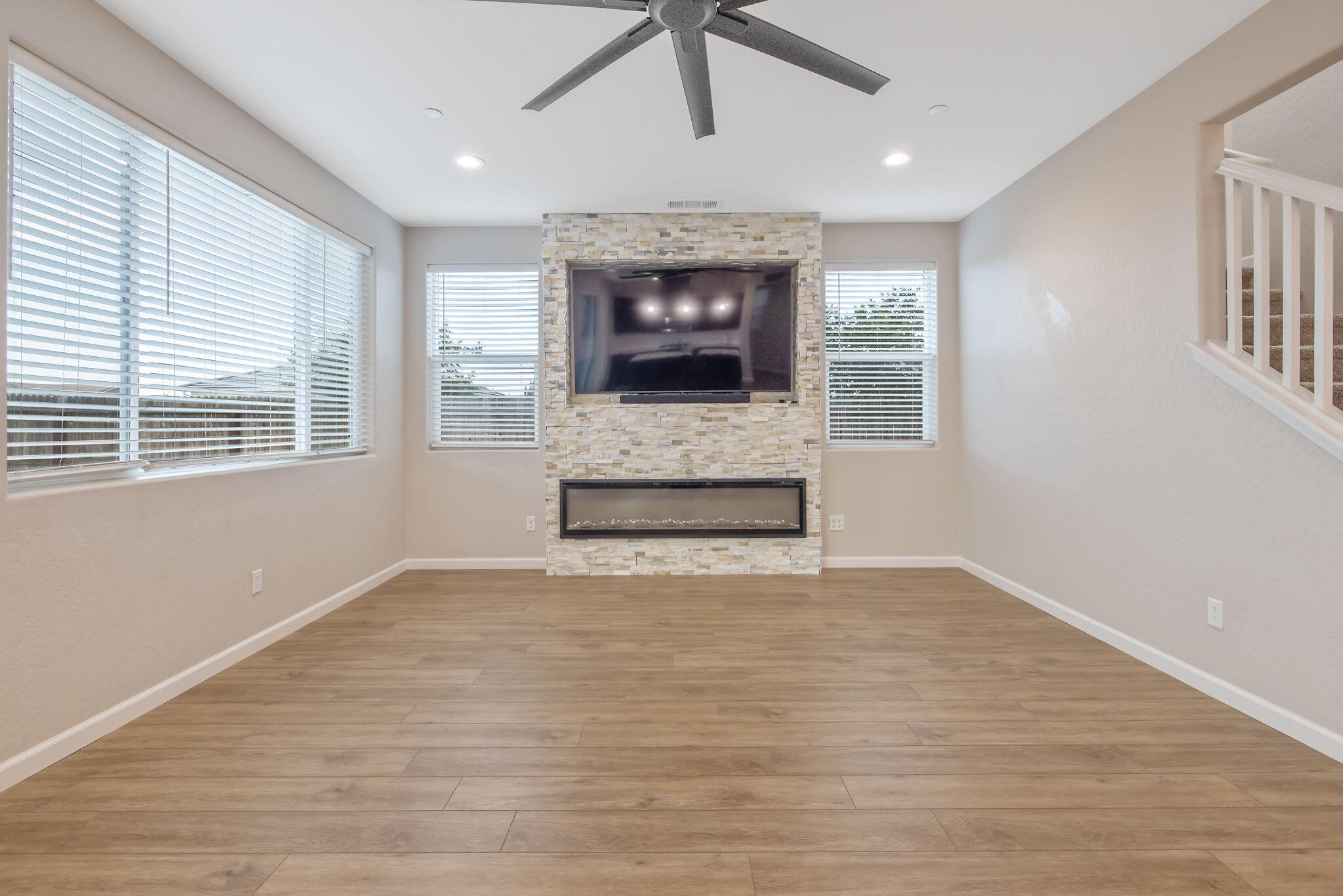2802 Sand Hills Ave, Tulare, CA 93274