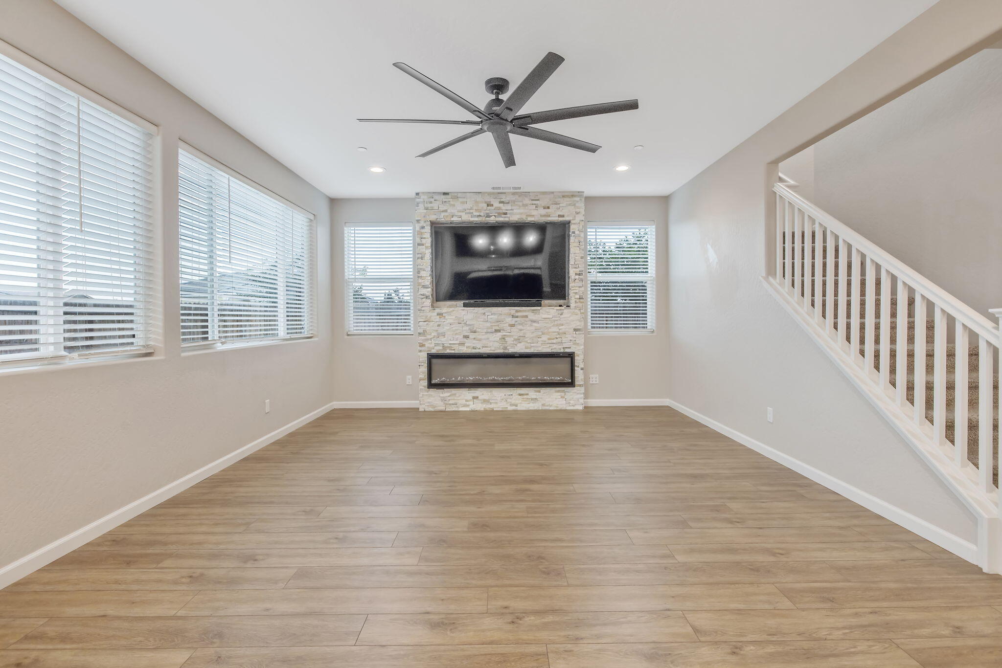 2802 Sand Hills Ave, Tulare, CA 93274