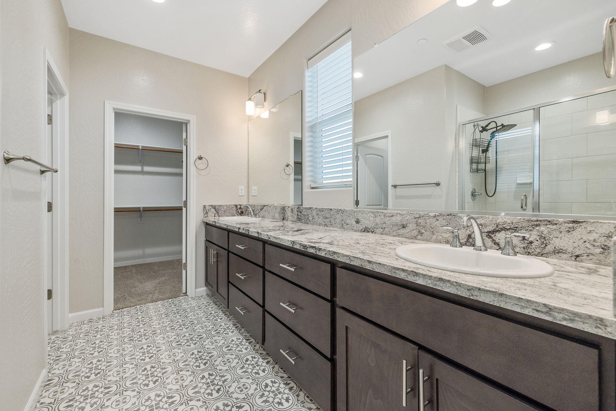 2802 Sand Hills Ave, Tulare, CA 93274