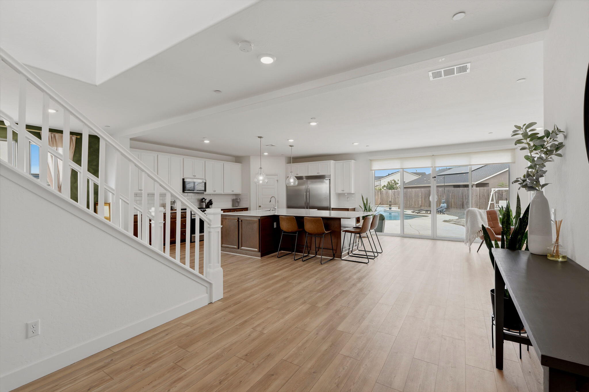 3742 N Encina Ct, Visalia, CA 93291