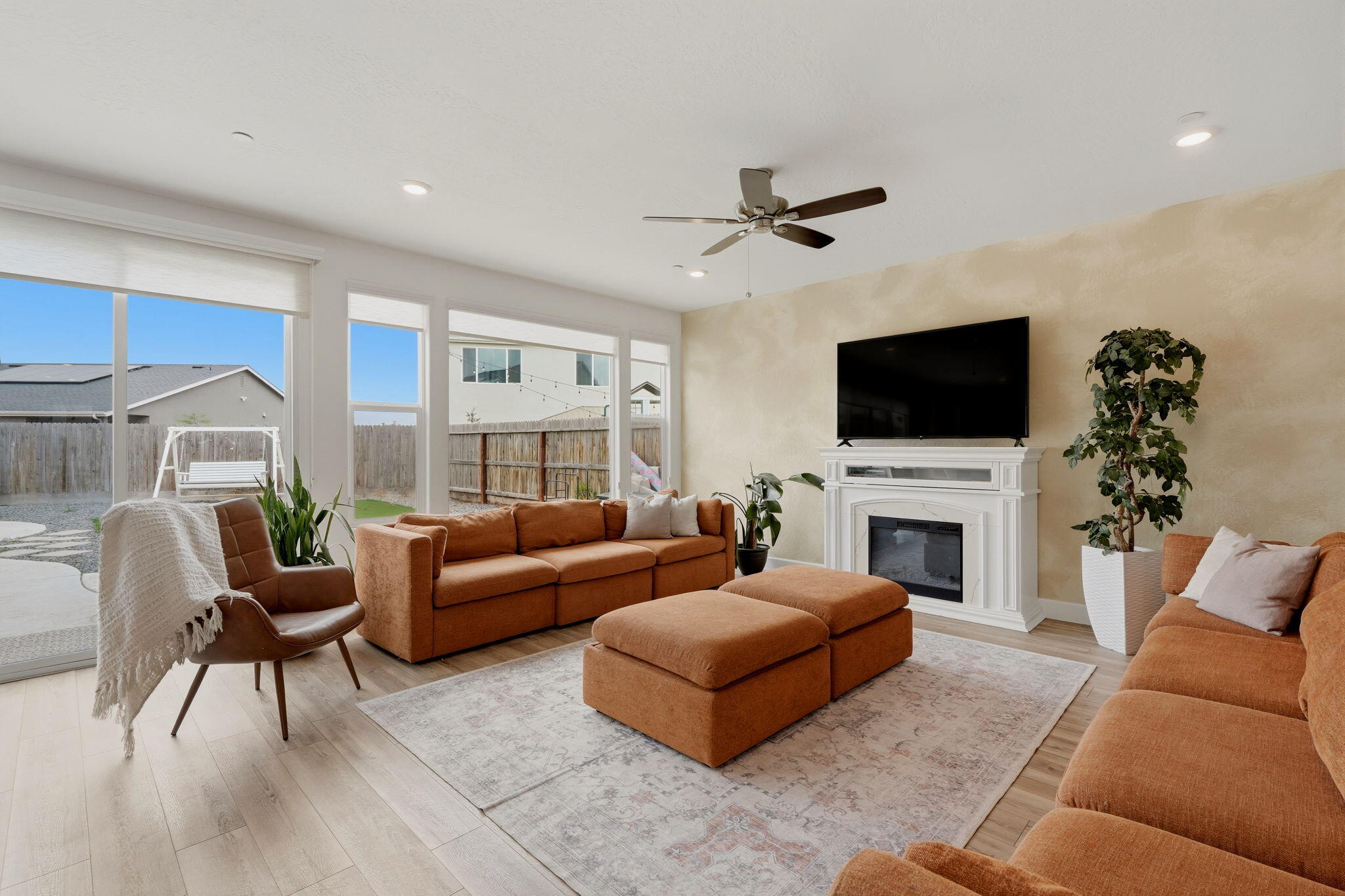 3742 N Encina Ct, Visalia, CA 93291