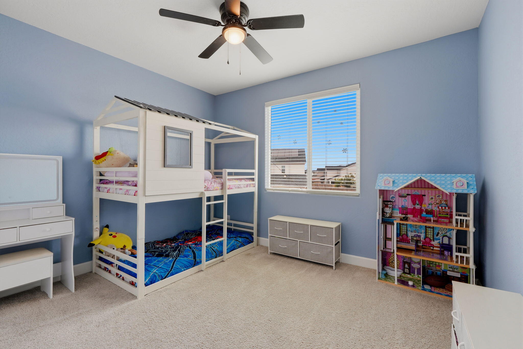 3742 N Encina Ct, Visalia, CA 93291