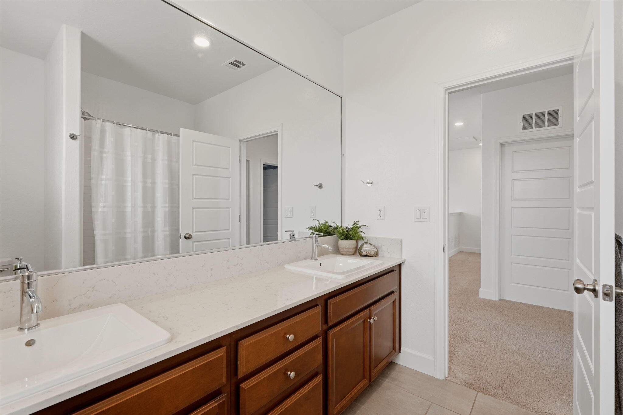 3742 N Encina Ct, Visalia, CA 93291