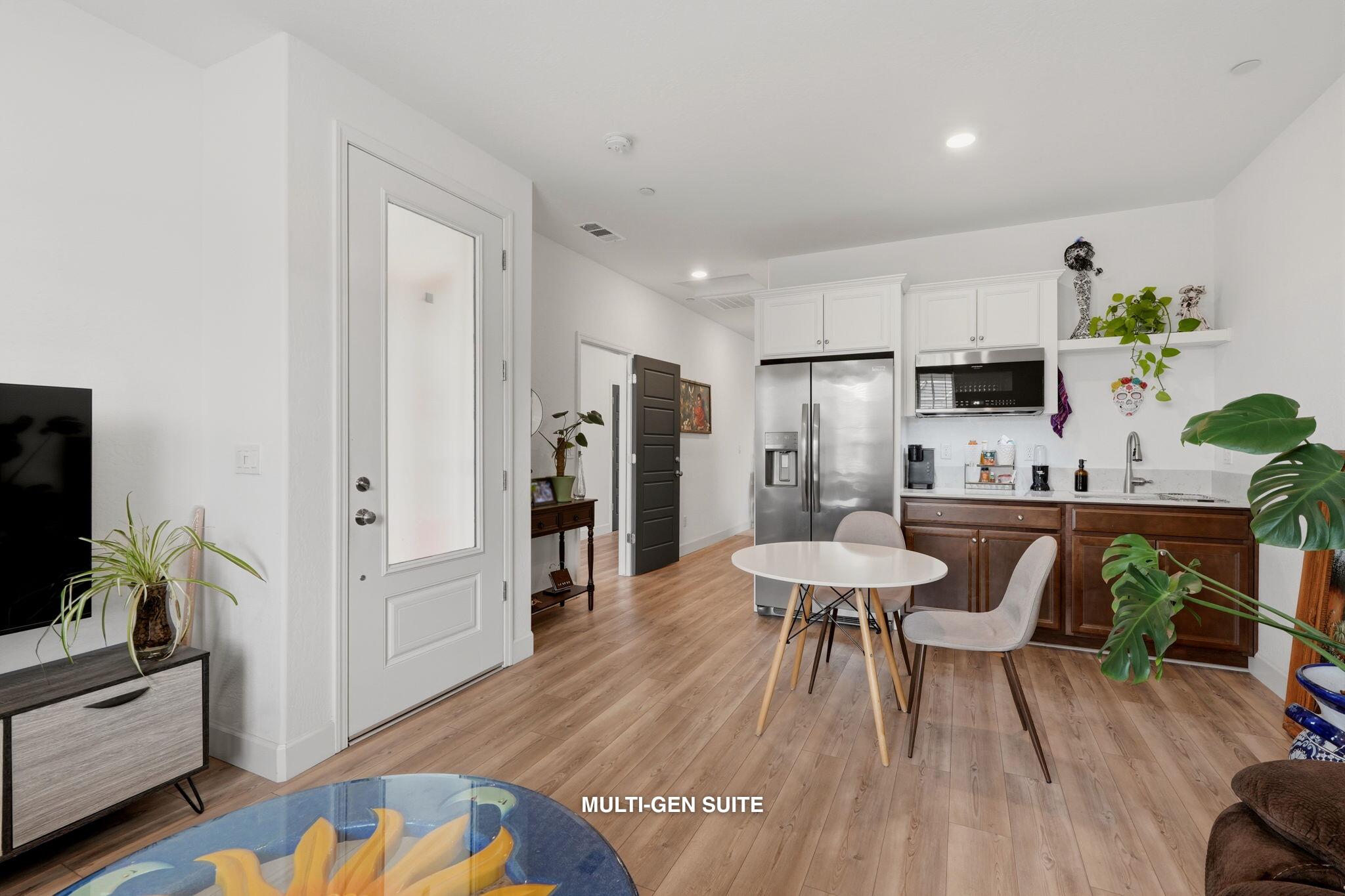3742 N Encina Ct, Visalia, CA 93291